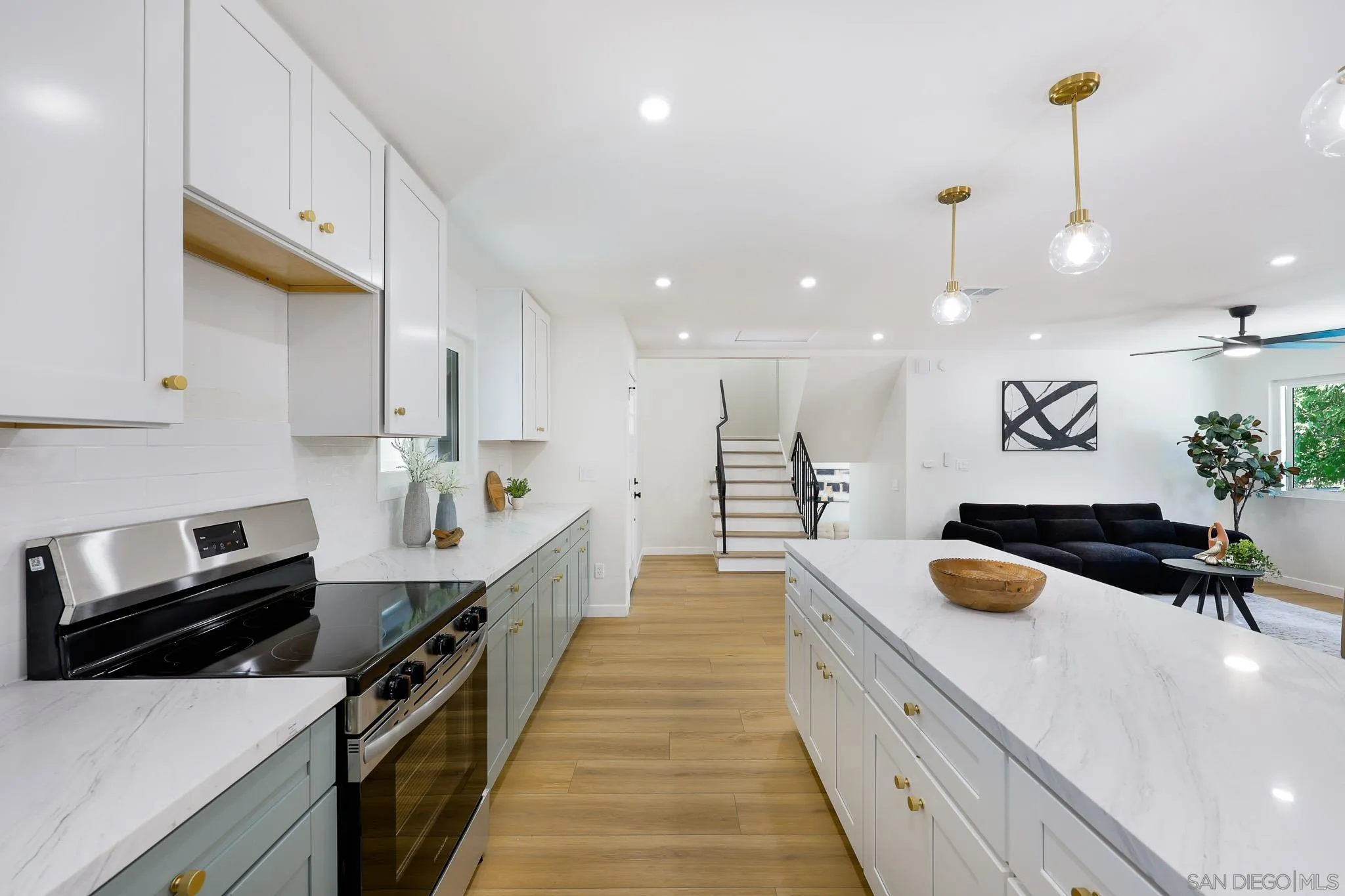 https://cdn.realtyfeed.com/cdn/127/260015614/d41666d1f12992702e7c0934c51ccb94.webp