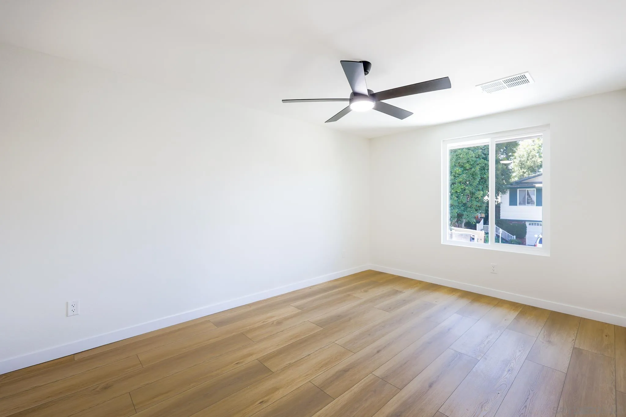 https://cdn.realtyfeed.com/cdn/127/260015614/d6c4f30d25f72eca2aa27113a1d00fcb.webp