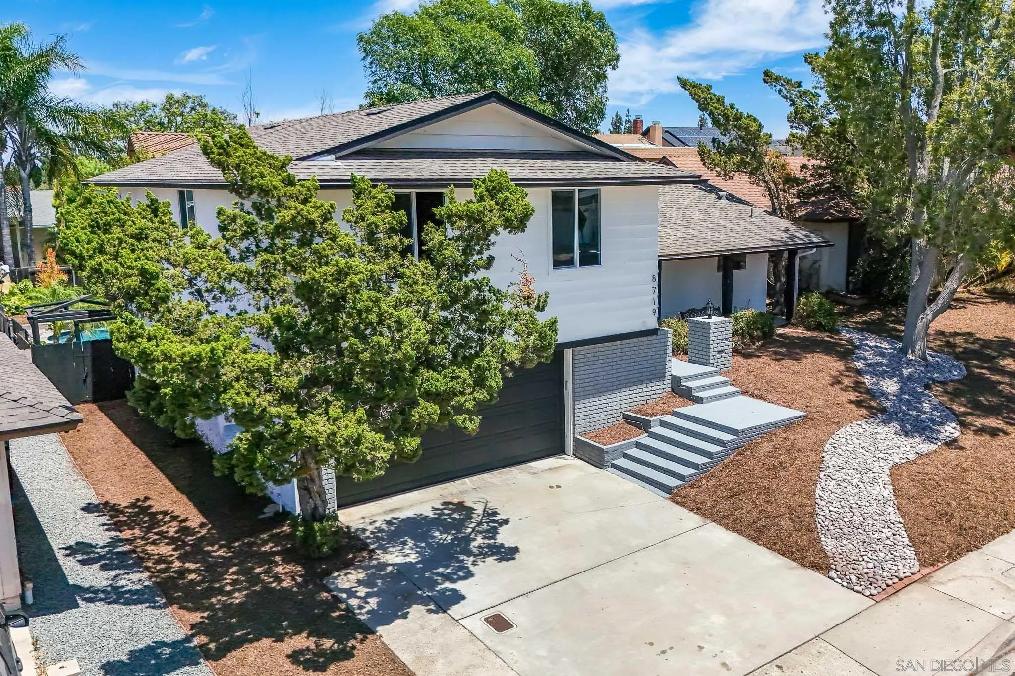 https://cdn.realtyfeed.com/cdn/127/260015614/e24da9a8bba1ef71cee69f4f60bdb6d2.webp