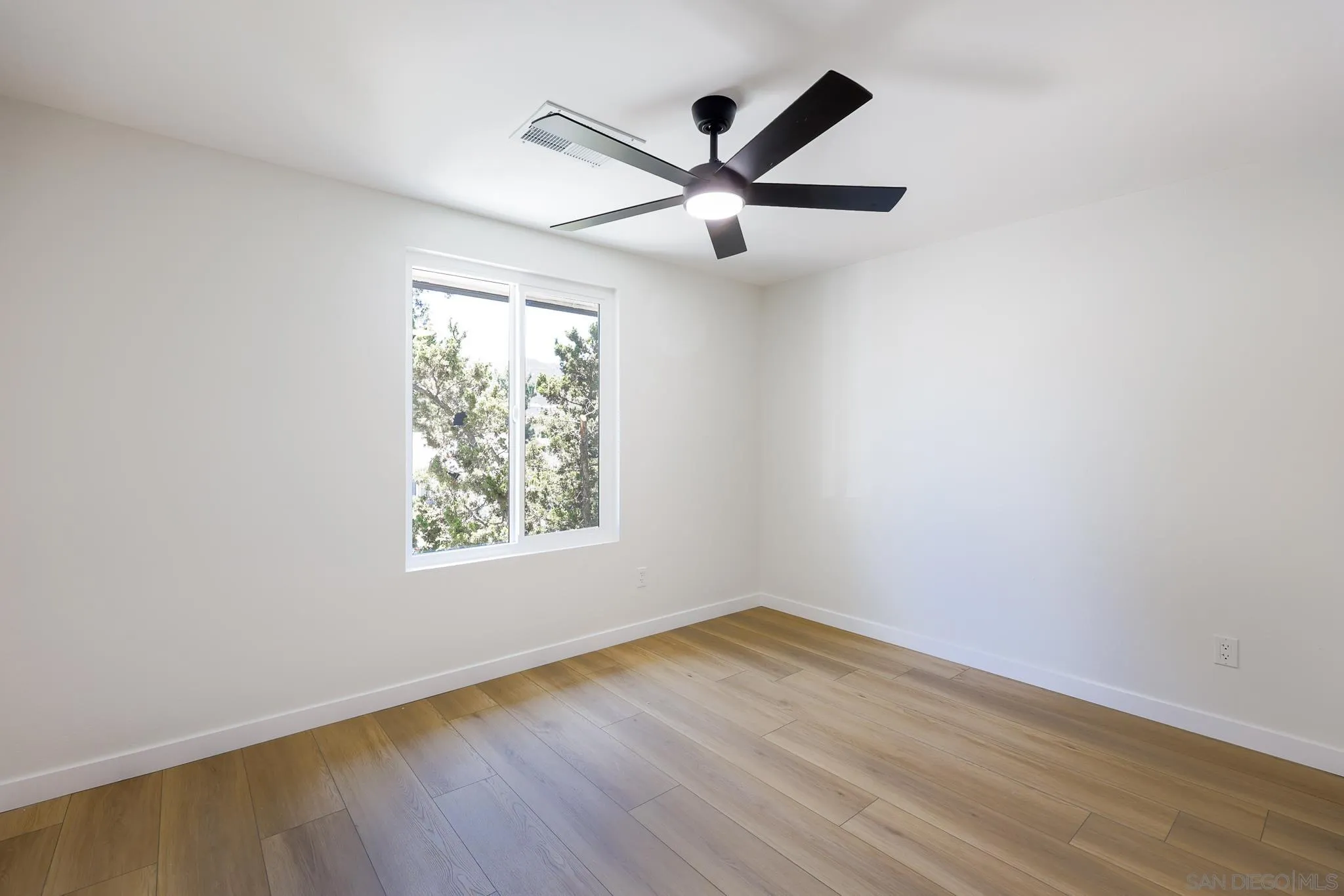 https://cdn.realtyfeed.com/cdn/127/260015614/f55ab57ed32de1473657dbc5761467a0.webp