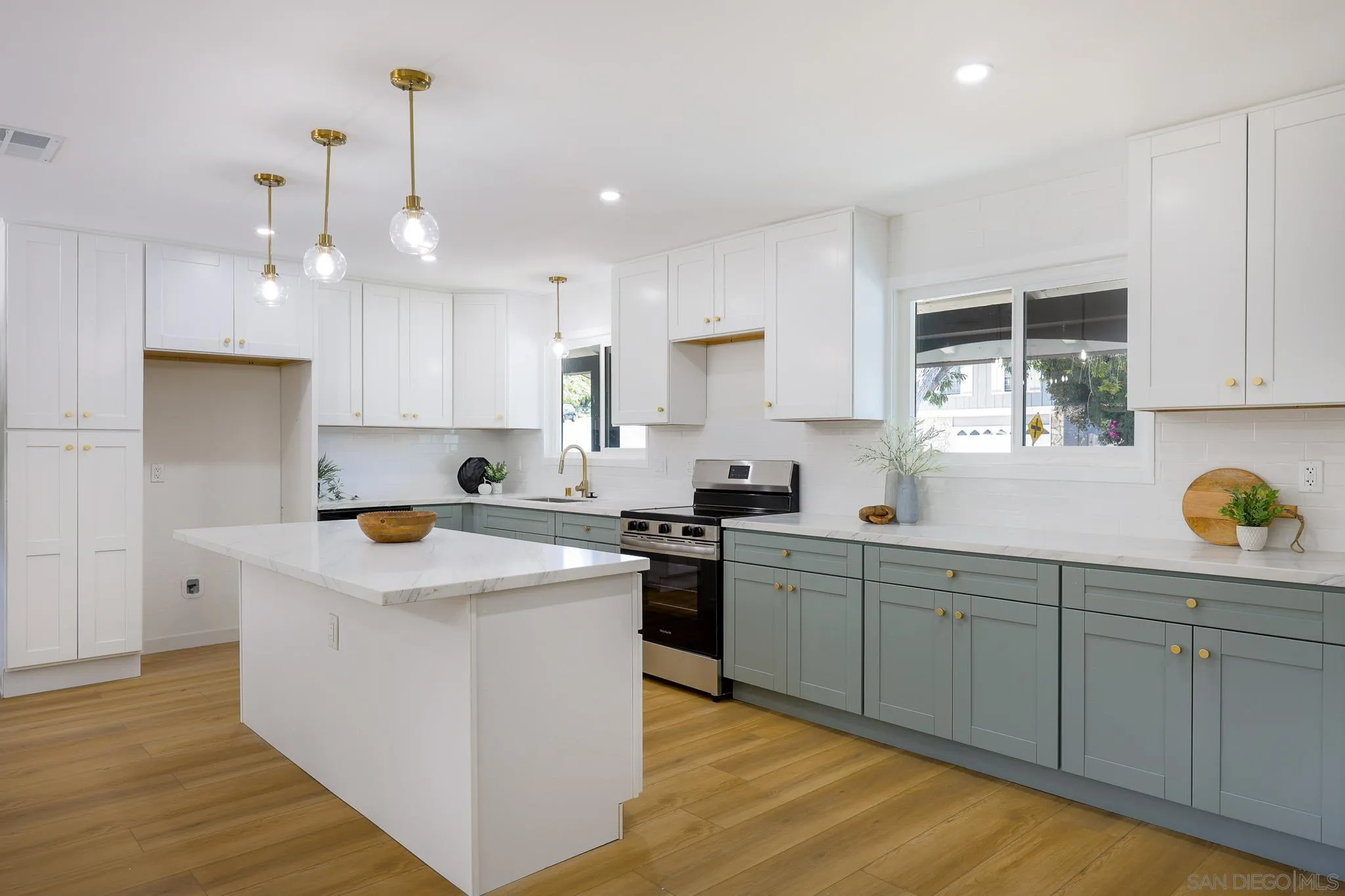 https://cdn.realtyfeed.com/cdn/127/260015614/fa1189cfc9ba55594efdf79c9804bac9.webp
