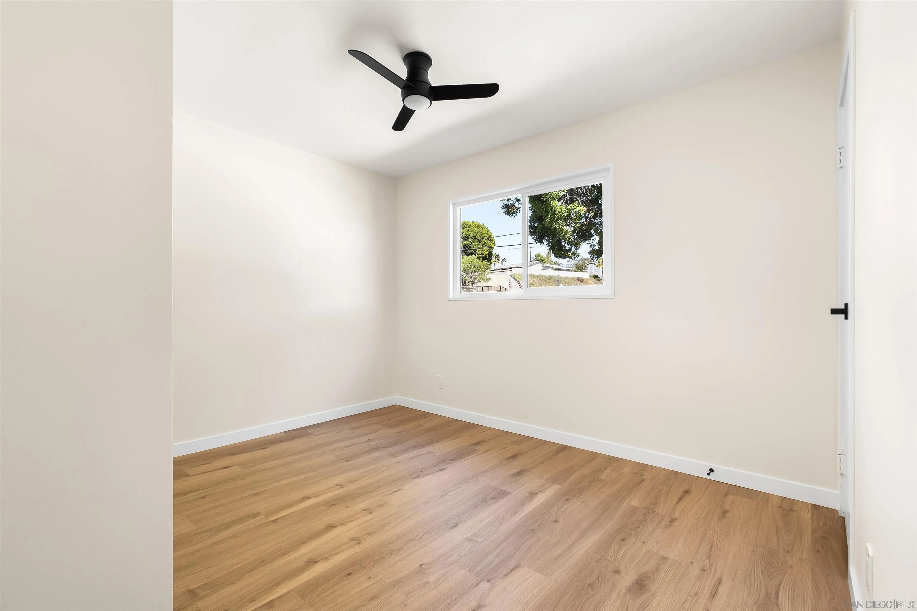 https://cdn.realtyfeed.com/cdn/127/260015616/0562d9ebc1777a533dd54f030b554d83.webp