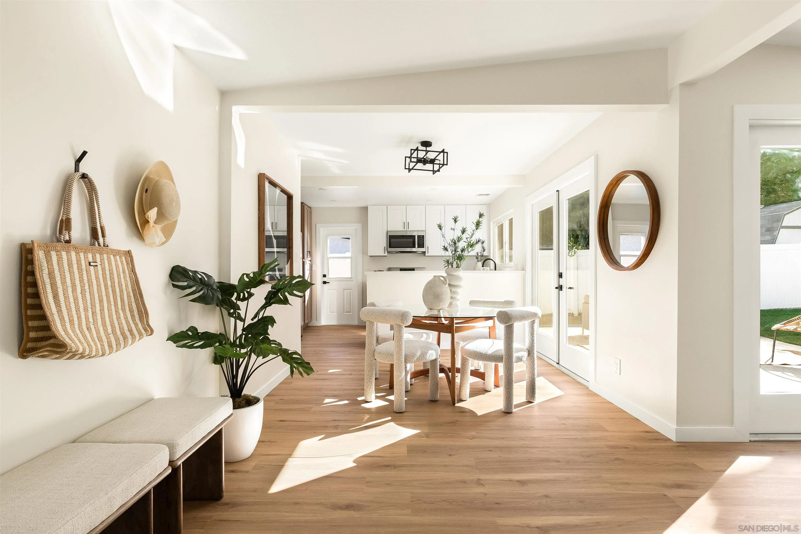 https://cdn.realtyfeed.com/cdn/127/260015616/0aaacaf79bdf99c3124edc49a53578d4.webp
