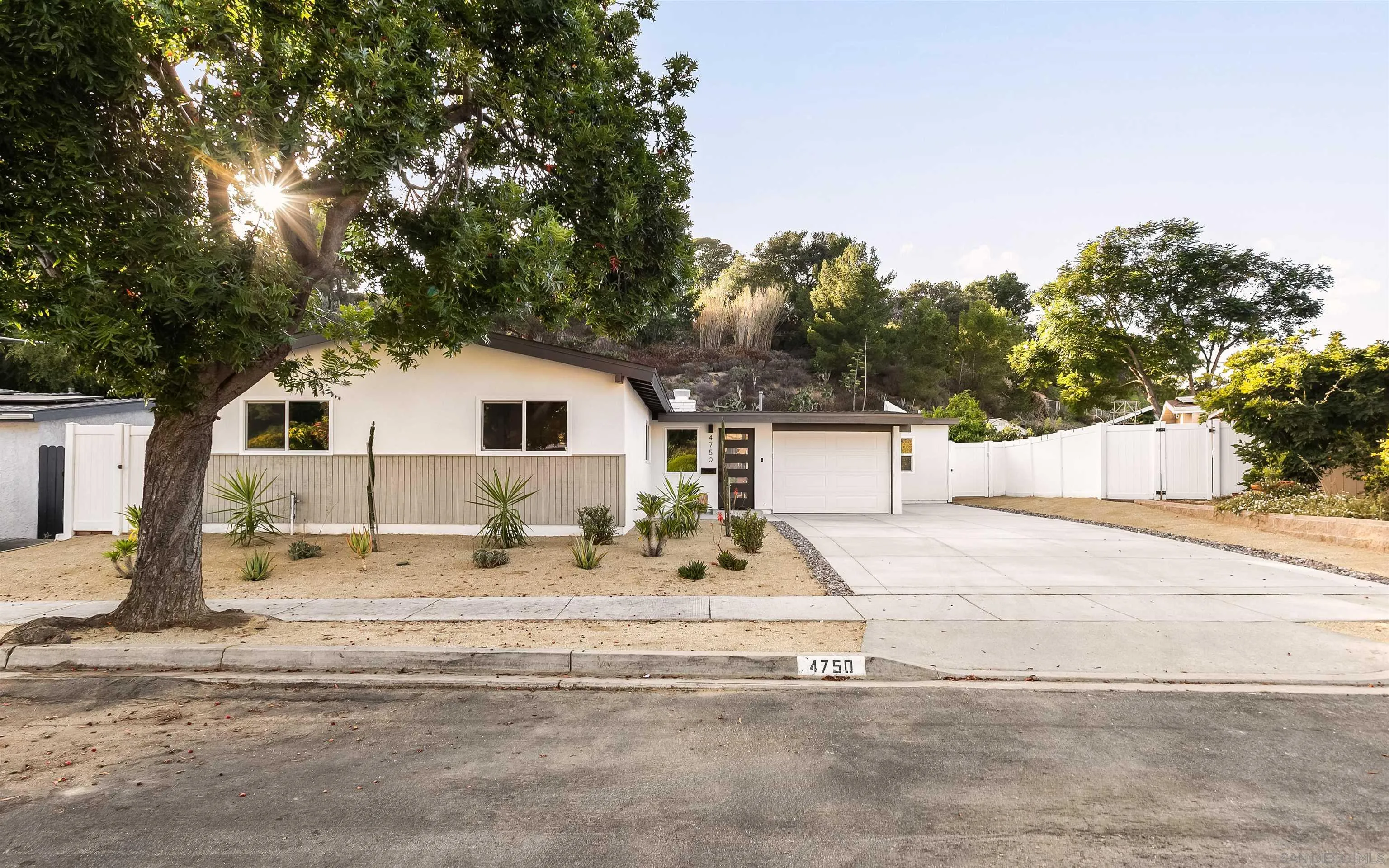 https://cdn.realtyfeed.com/cdn/127/260015616/0b1474804471e45fade1ca35af501b7c.webp