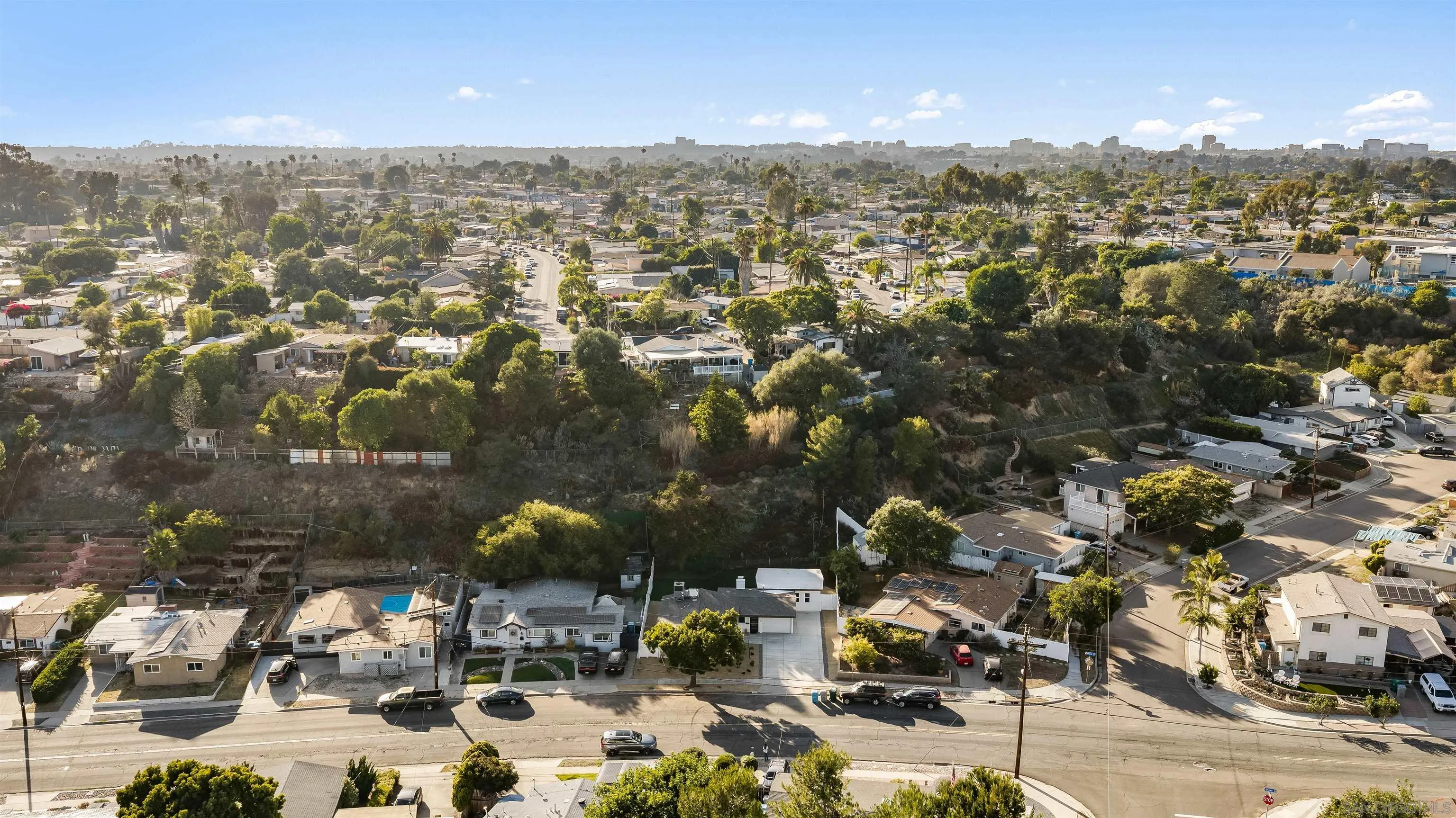 https://cdn.realtyfeed.com/cdn/127/260015616/127d8f6add3f19386f806032d3ff5c2a.webp