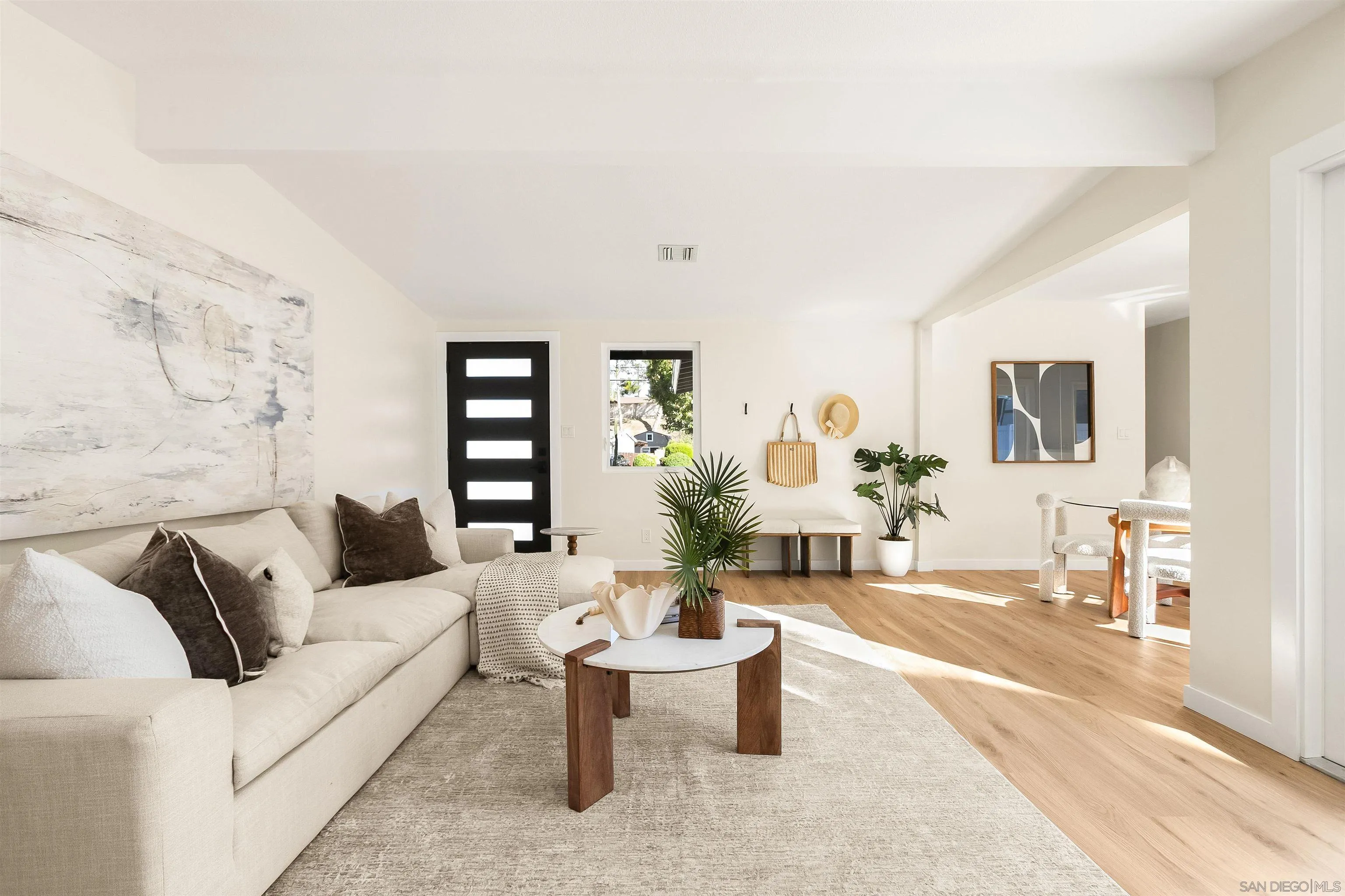 https://cdn.realtyfeed.com/cdn/127/260015616/41a168644e7170d499e163ea7721fca2.webp