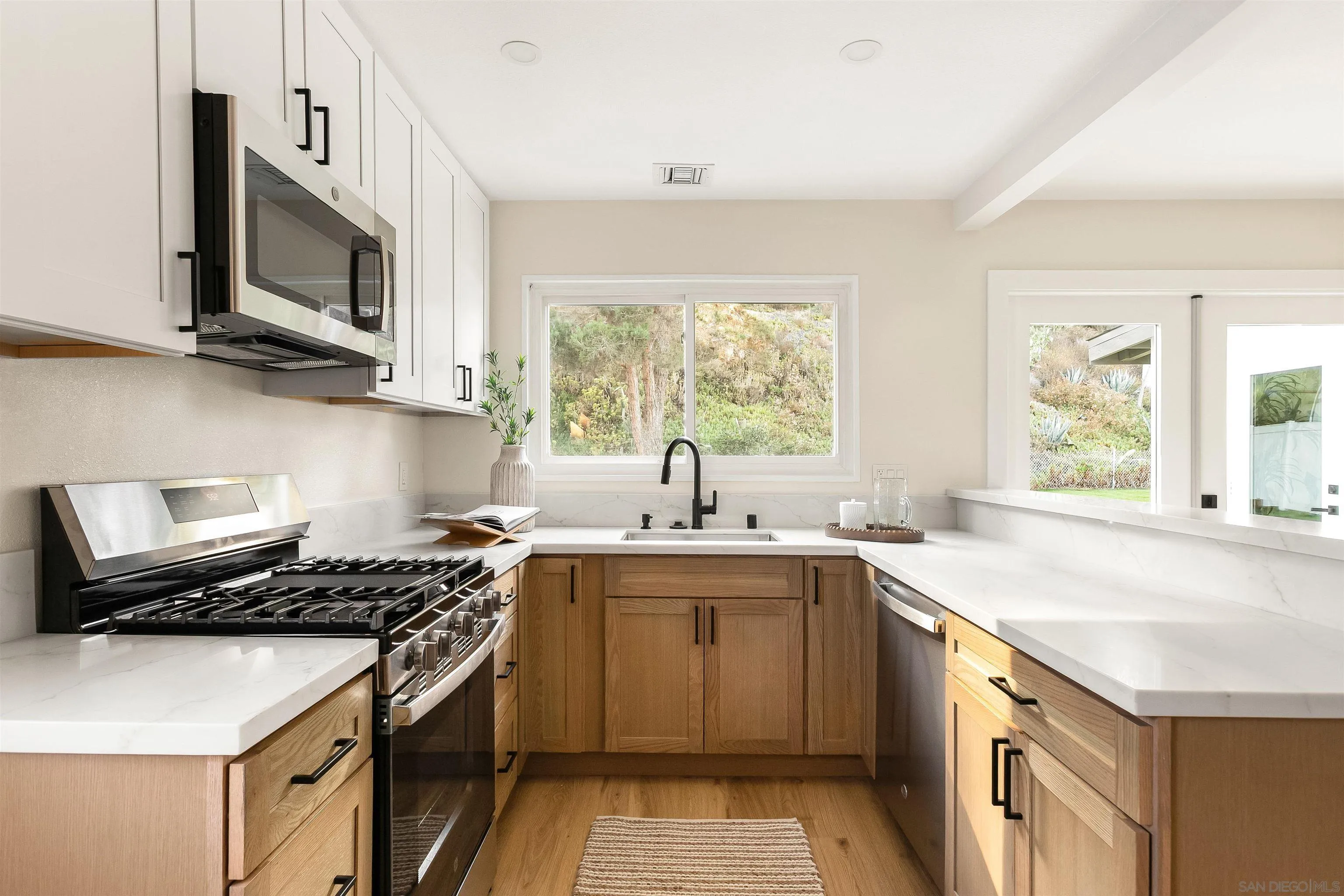 https://cdn.realtyfeed.com/cdn/127/260015616/8d854b8cdf13b104e12e2970099f1e2e.webp