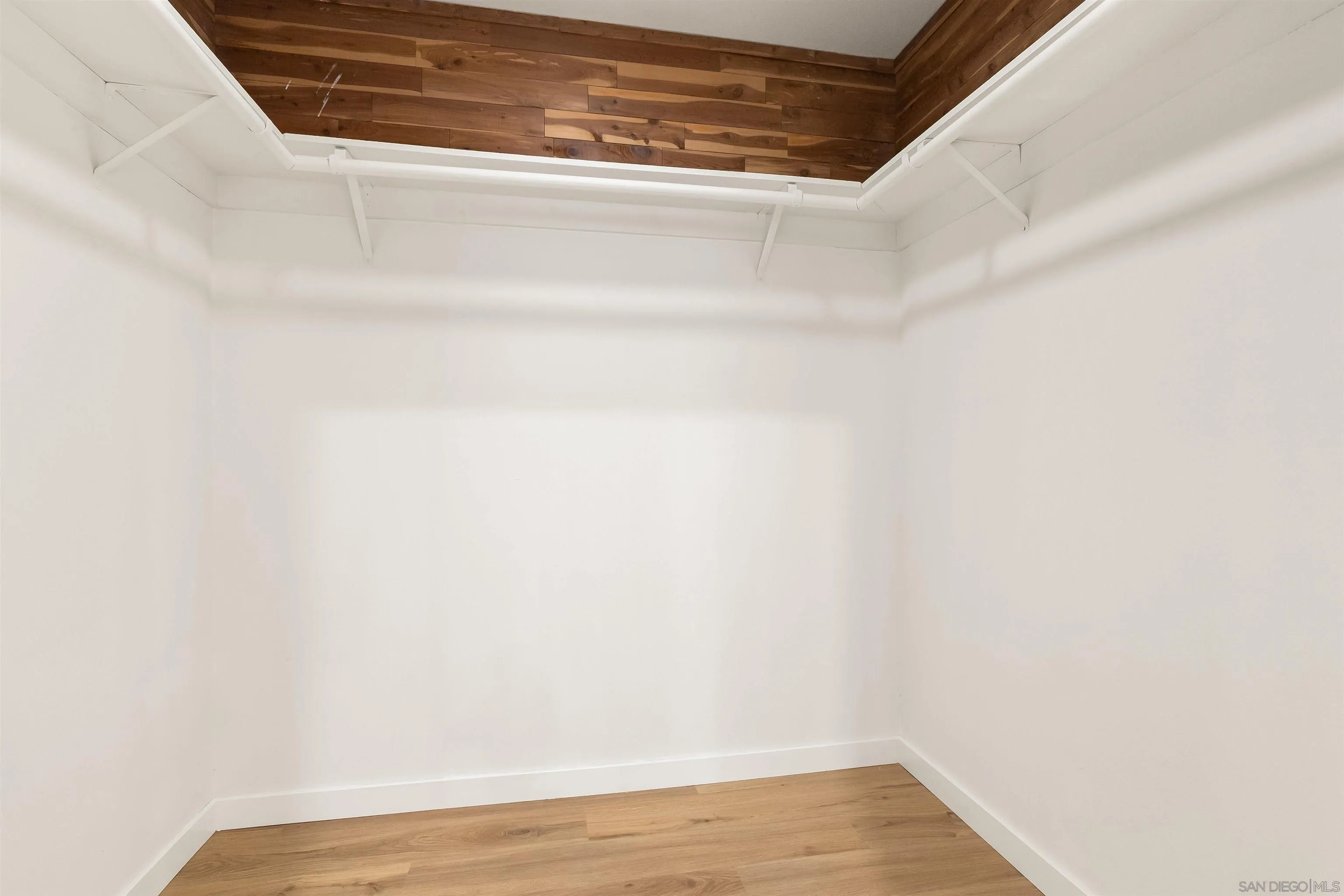 https://cdn.realtyfeed.com/cdn/127/260015616/a3929d1c2006fd1e2905841116e3c8b5.webp