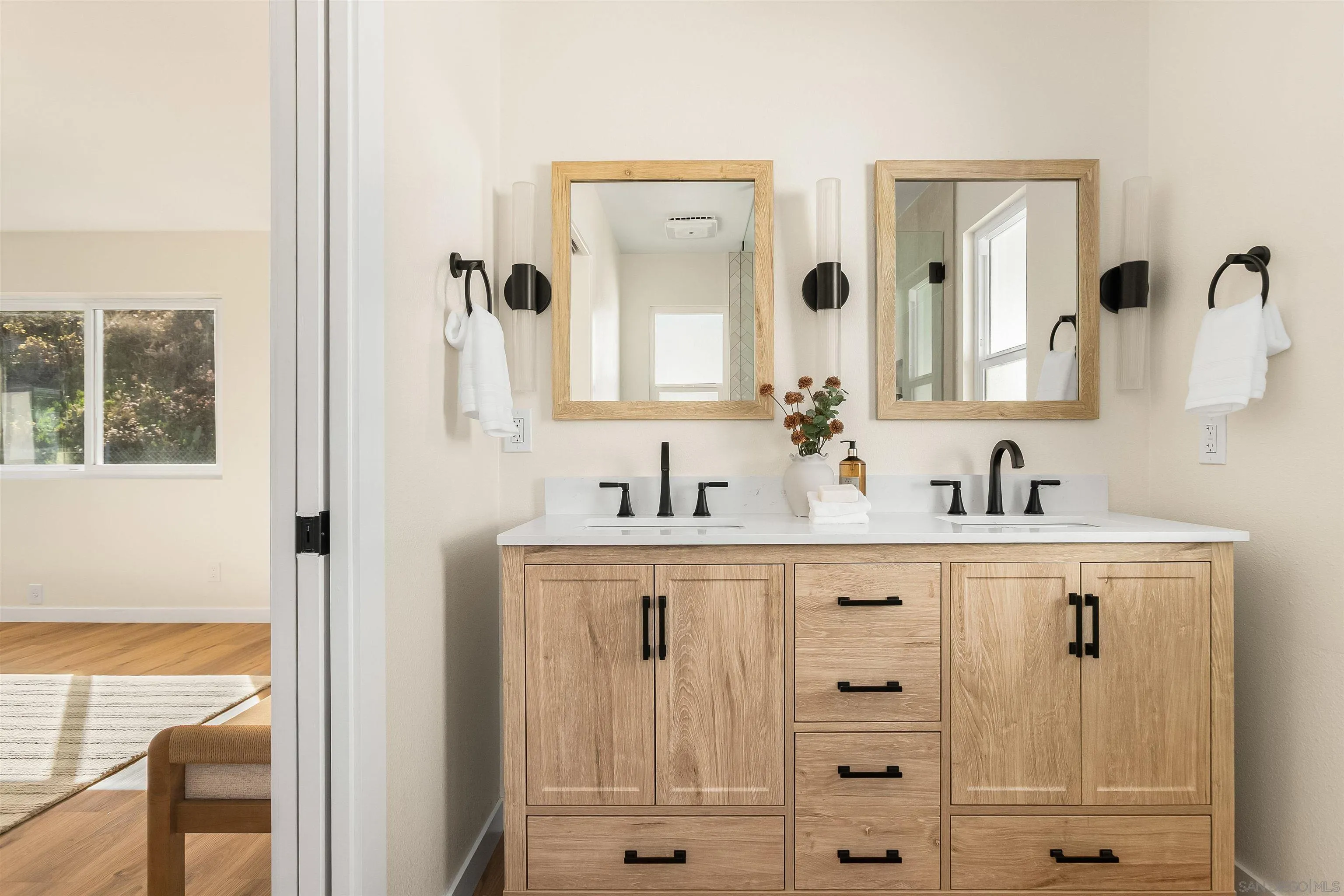 https://cdn.realtyfeed.com/cdn/127/260015616/f80dfab88aad6eeb94b5e556ebb2d4a1.webp