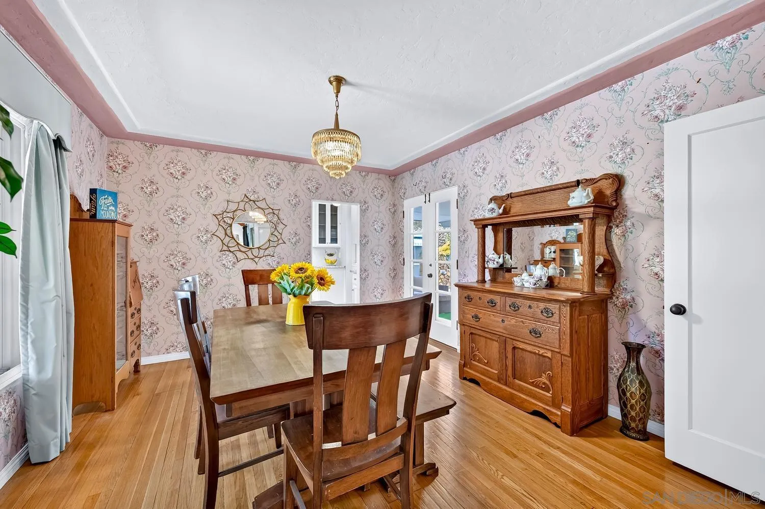 https://cdn.realtyfeed.com/cdn/127/260015617/3b1864a49b8cecd1f014fa988021d8aa.webp