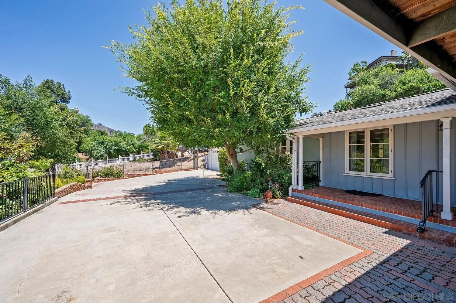 https://cdn.realtyfeed.com/cdn/127/260015617/45bc0881dfe4527392c3e2be44182b94.webp
