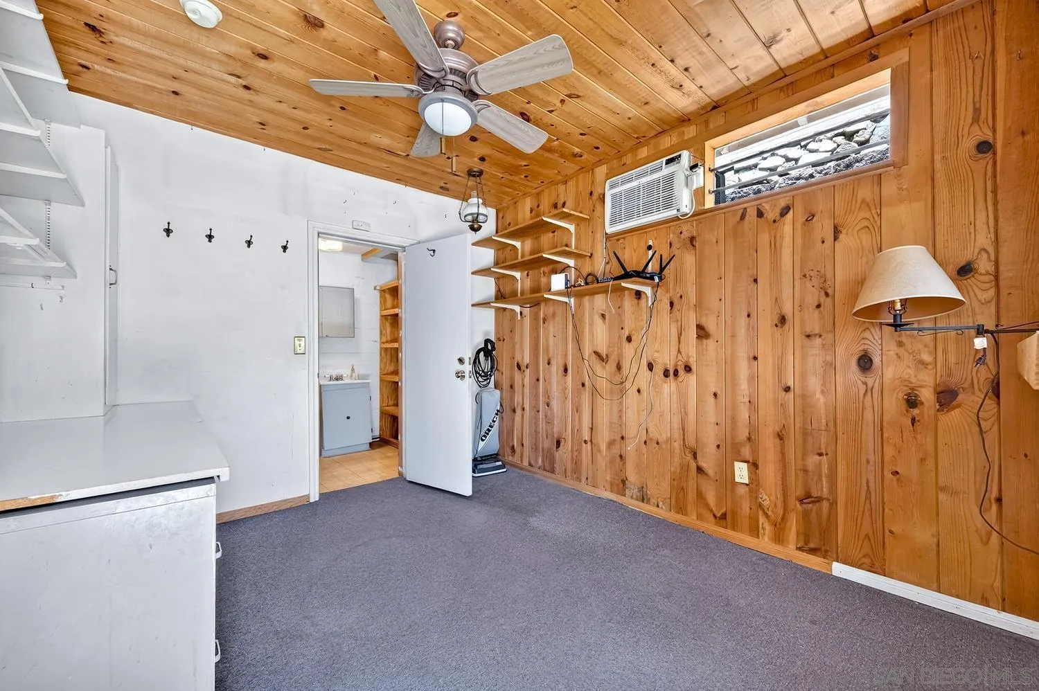 https://cdn.realtyfeed.com/cdn/127/260015617/49d69e7bdd8f97c3eb0fc80010dd30ad.webp