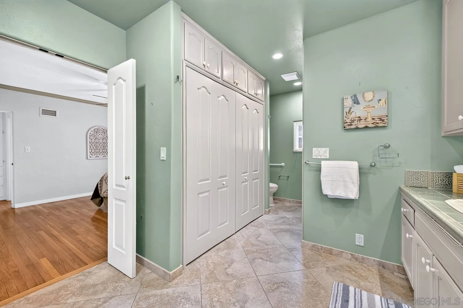 https://cdn.realtyfeed.com/cdn/127/260015617/7011454859c7e30648217e2284b709d8.webp