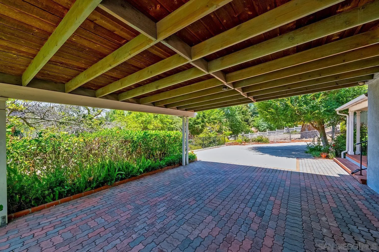 https://cdn.realtyfeed.com/cdn/127/260015617/80c851867e340a7c626a60a6ec2a7b6c.webp