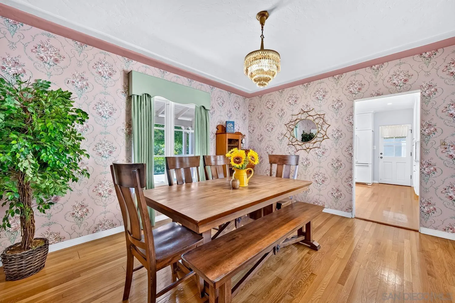 https://cdn.realtyfeed.com/cdn/127/260015617/94780102b0765dda269d1e2f9f021fa9.webp