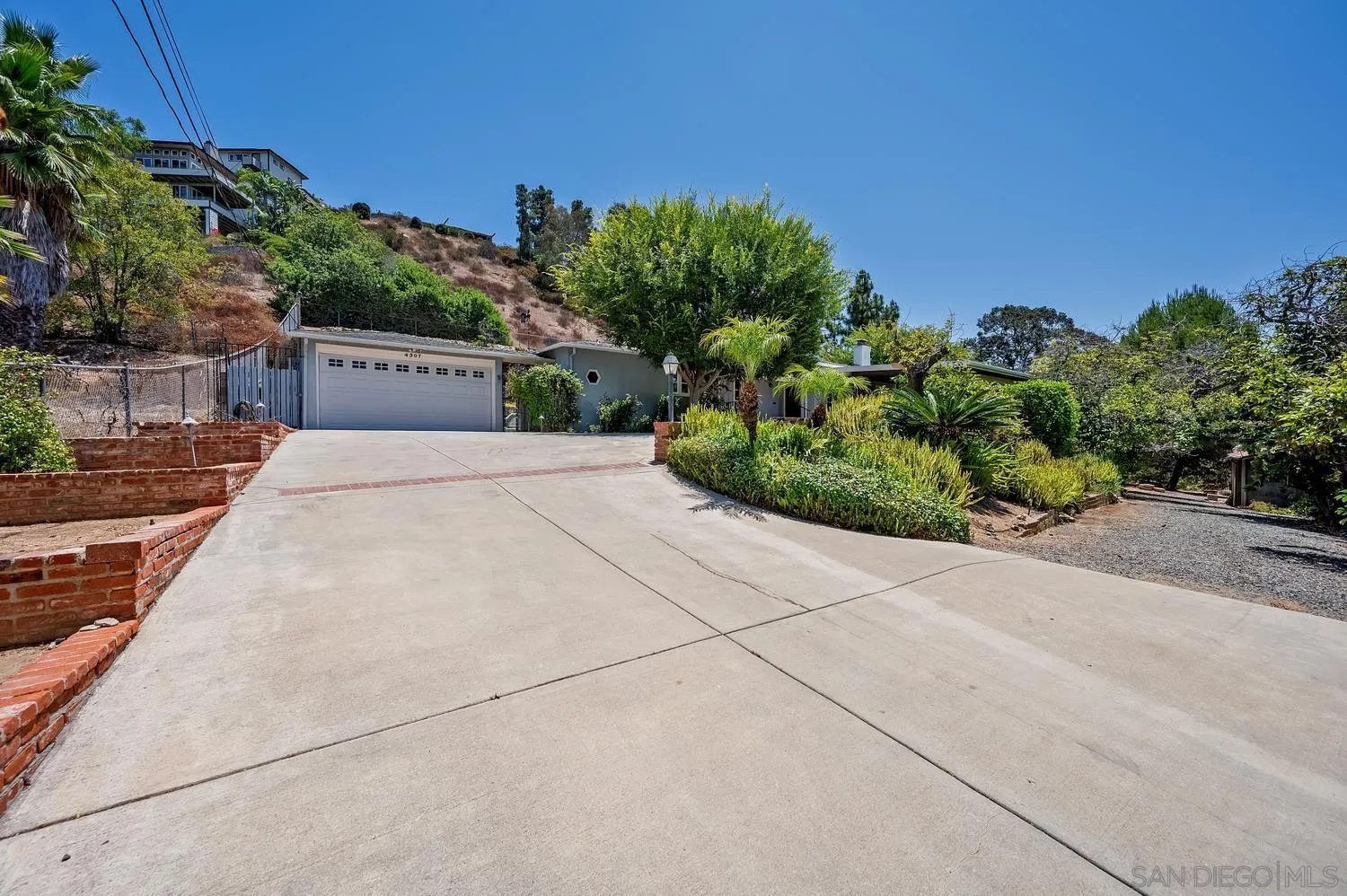 https://cdn.realtyfeed.com/cdn/127/260015617/c49017140674f3529a1e18dbc01b4ed0.webp