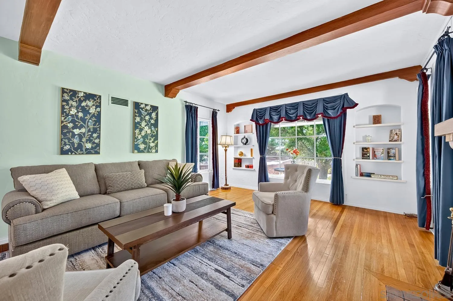 https://cdn.realtyfeed.com/cdn/127/260015617/db96f3acc42e492c9757b26a2bf4c38f.webp
