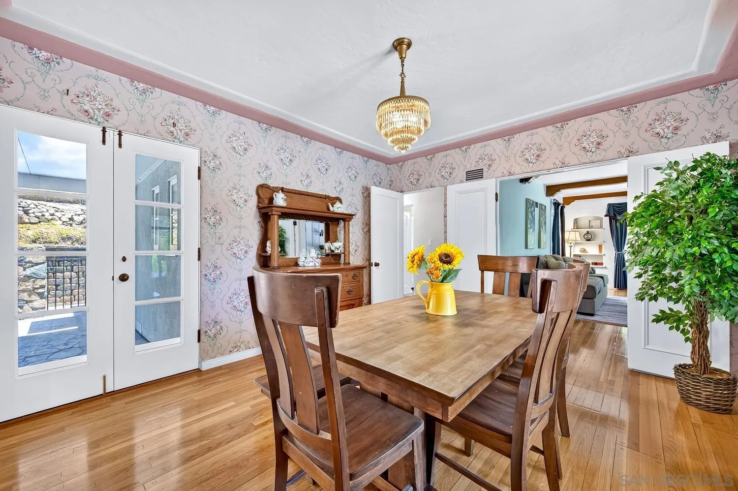 https://cdn.realtyfeed.com/cdn/127/260015617/dd259105053873d789ecc45c16403b98.webp