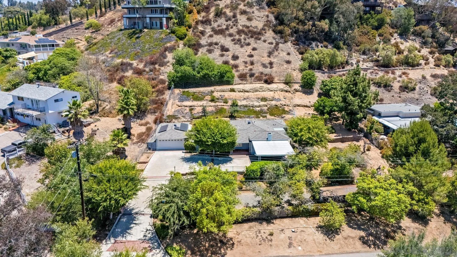 https://cdn.realtyfeed.com/cdn/127/260015617/dd2b02e547f325f10e1fff7d230fc670.webp