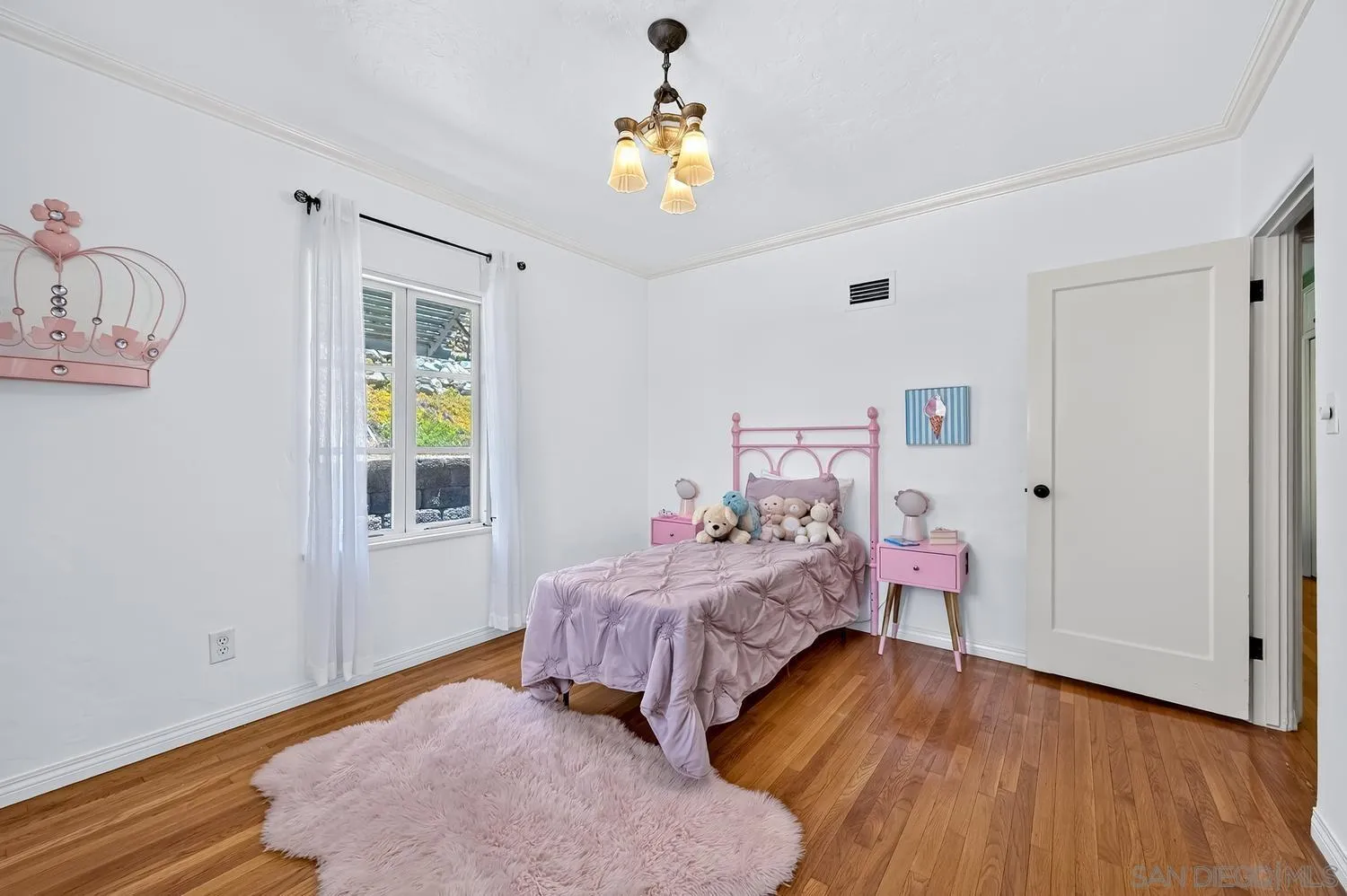 https://cdn.realtyfeed.com/cdn/127/260015617/ea6486f0b7ce611ce31feadb199b1a8b.webp