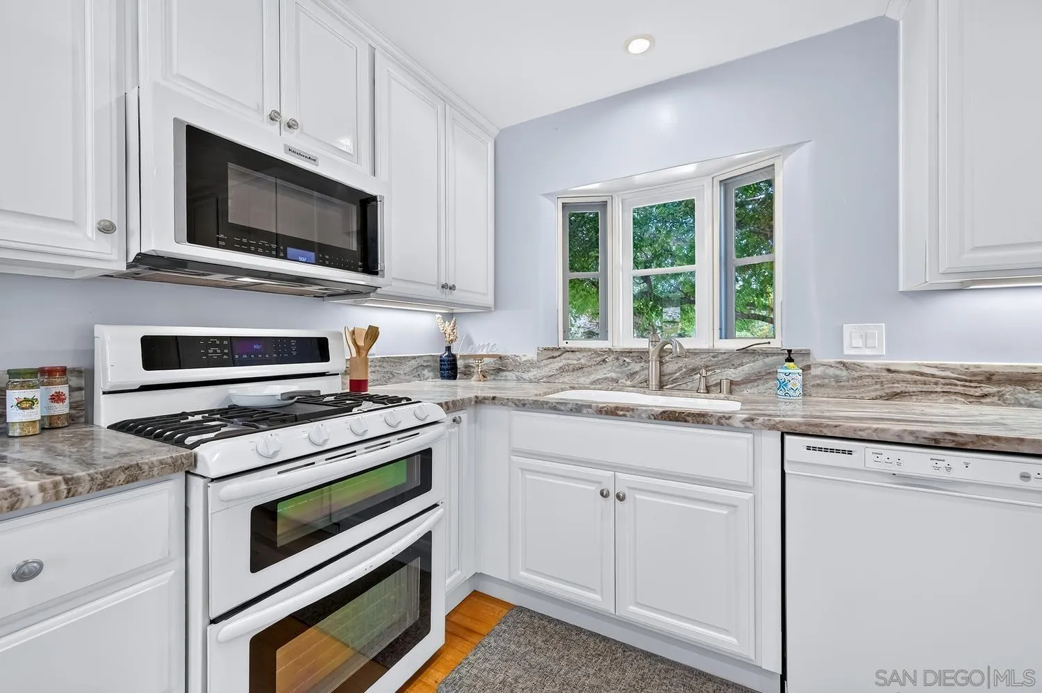 https://cdn.realtyfeed.com/cdn/127/260015617/eaddc5ac80ff3a4054549c945fe34318.webp
