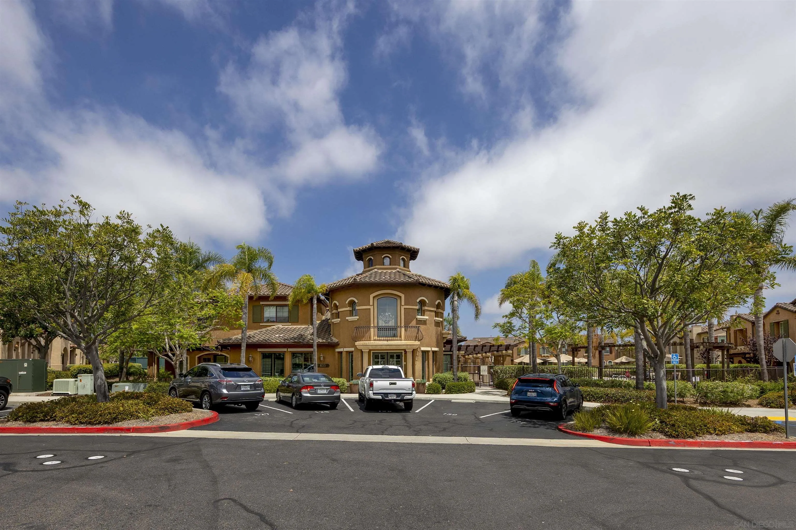 https://cdn.realtyfeed.com/cdn/127/260015631/0f47395e150f3734145220a285ea1a8b.webp