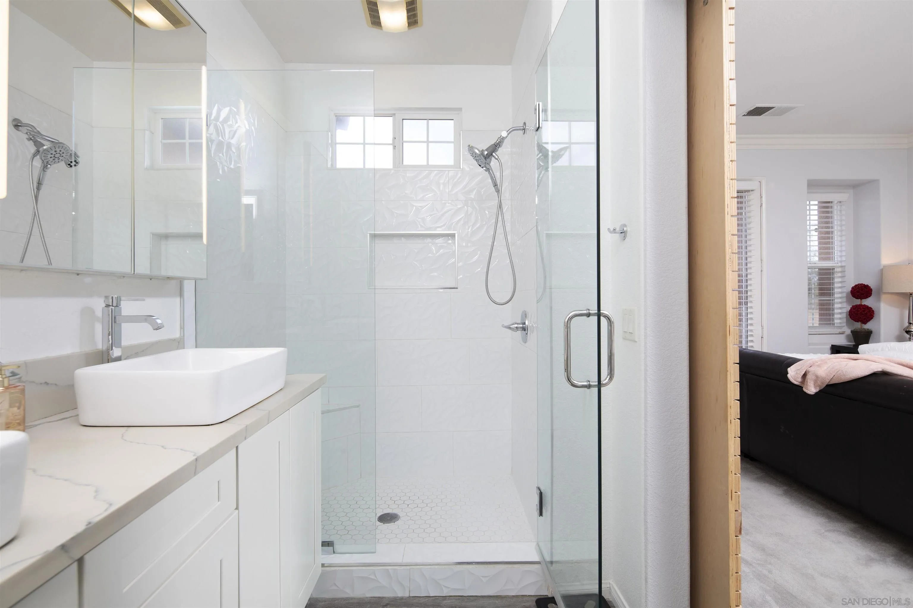 https://cdn.realtyfeed.com/cdn/127/260015631/6eb8a6d25353cfa54d3ac18e37bd93a8.webp
