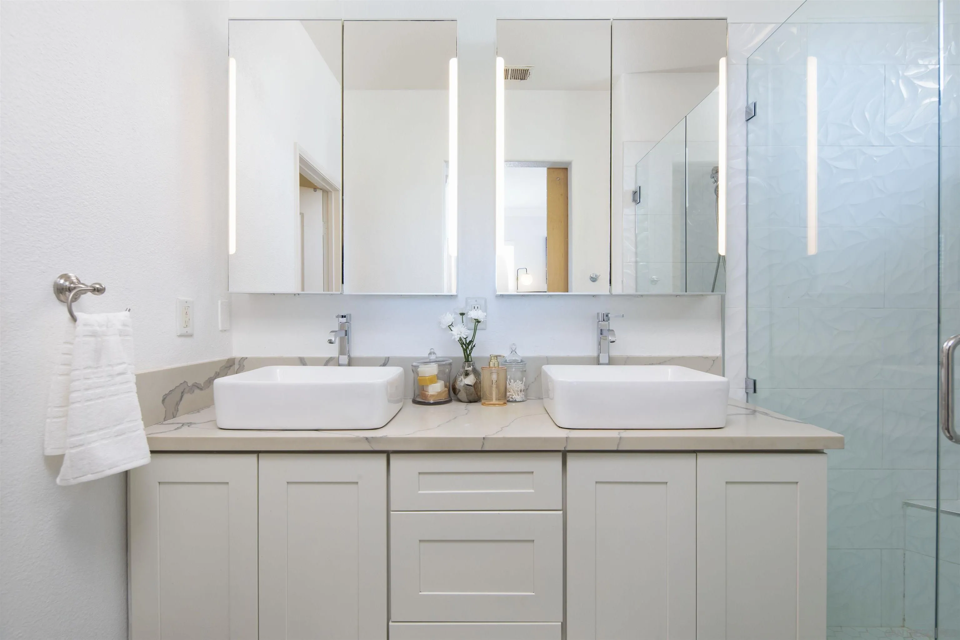 https://cdn.realtyfeed.com/cdn/127/260015631/7ebf43ee2fd4191baf3f9ffd01a0348e.webp