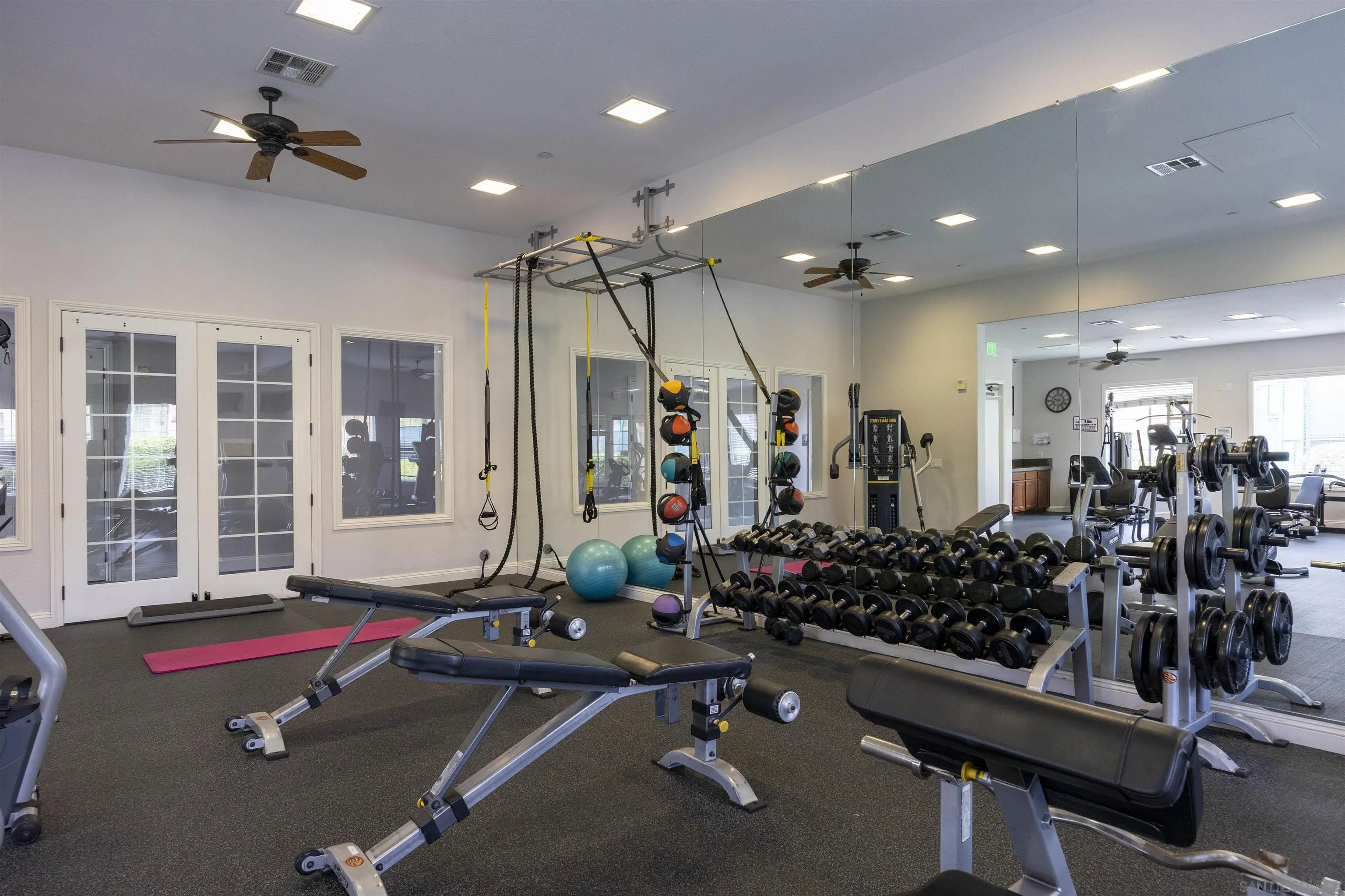 https://cdn.realtyfeed.com/cdn/127/260015631/903d4dff3a90d6d22c274f017ab2d62f.webp
