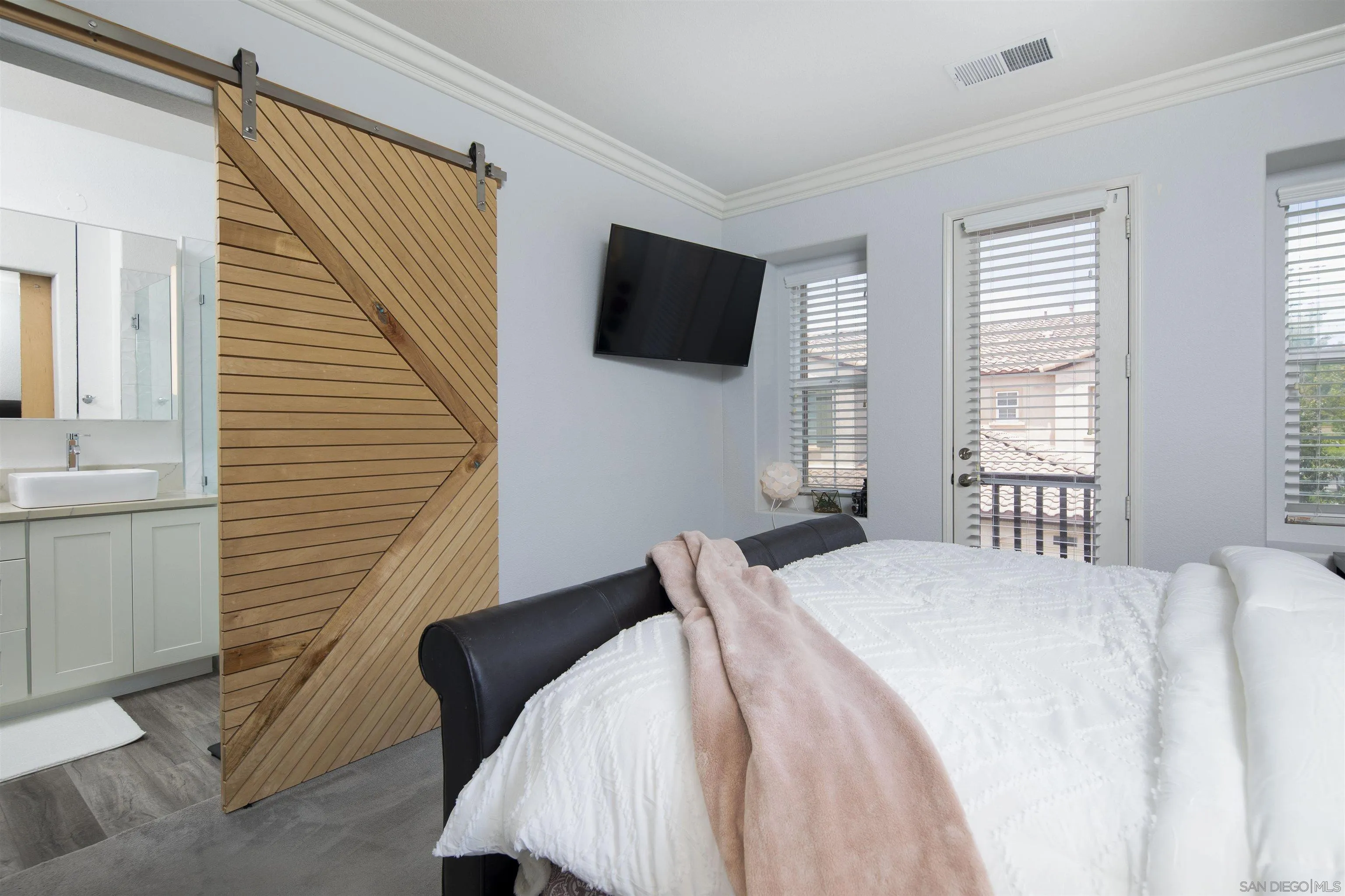 https://cdn.realtyfeed.com/cdn/127/260015631/a9578631130d23cc942ca76bde518ae4.webp