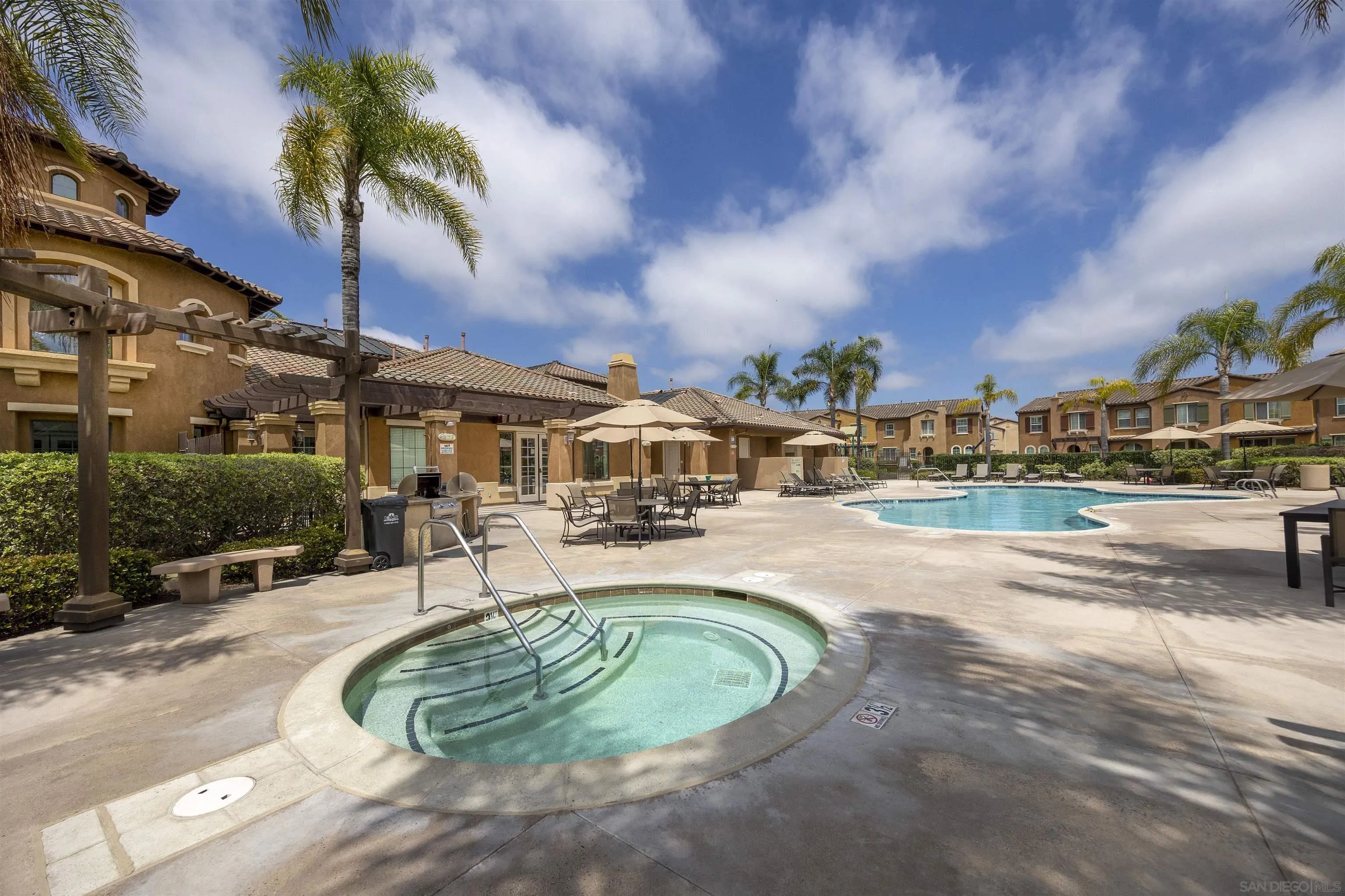 https://cdn.realtyfeed.com/cdn/127/260015631/c4ba7bb7481059b427c52be888c9d577.webp