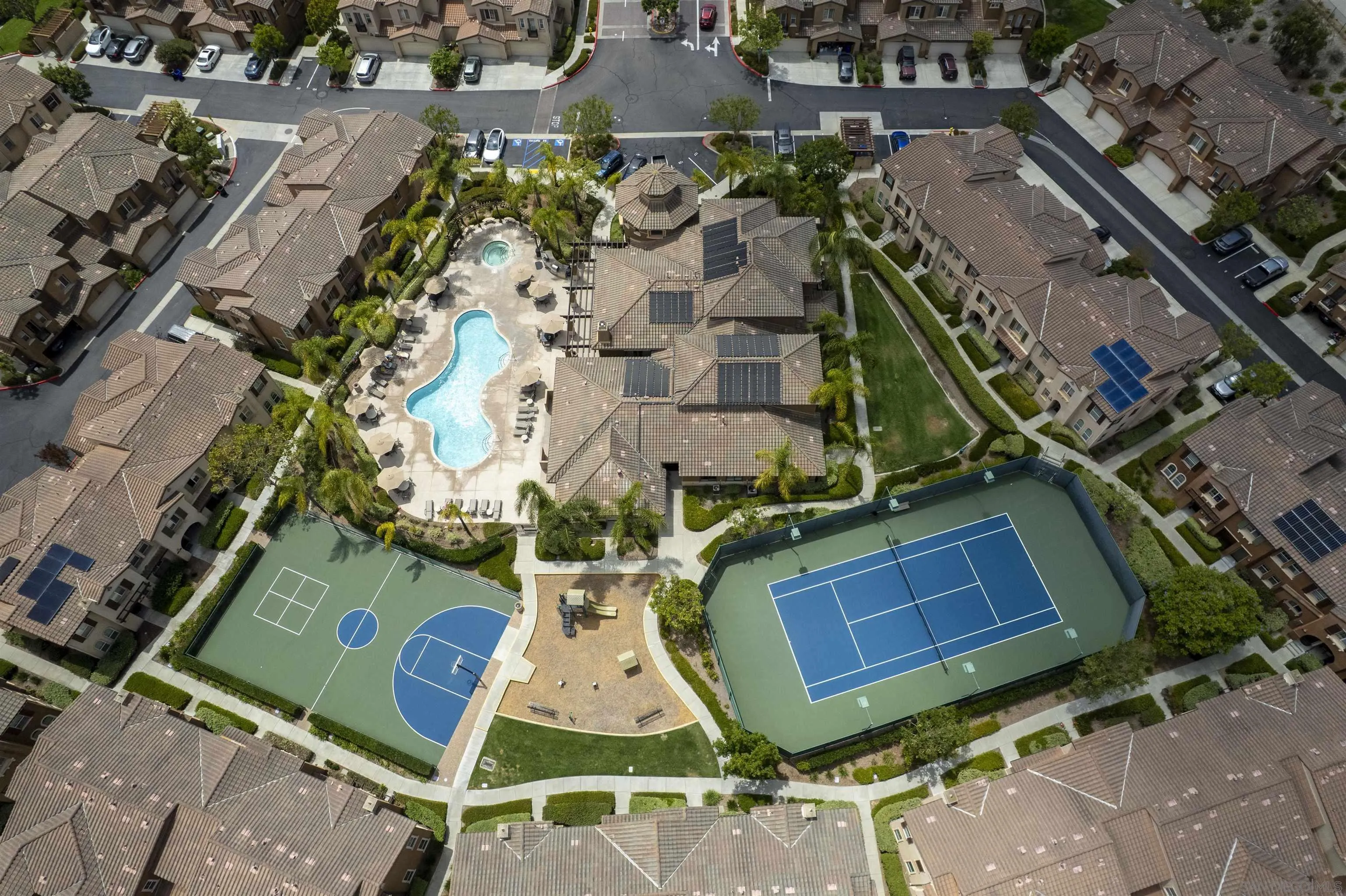 https://cdn.realtyfeed.com/cdn/127/260015631/d55dce789ac1b8b293d1da93b32297c3.webp