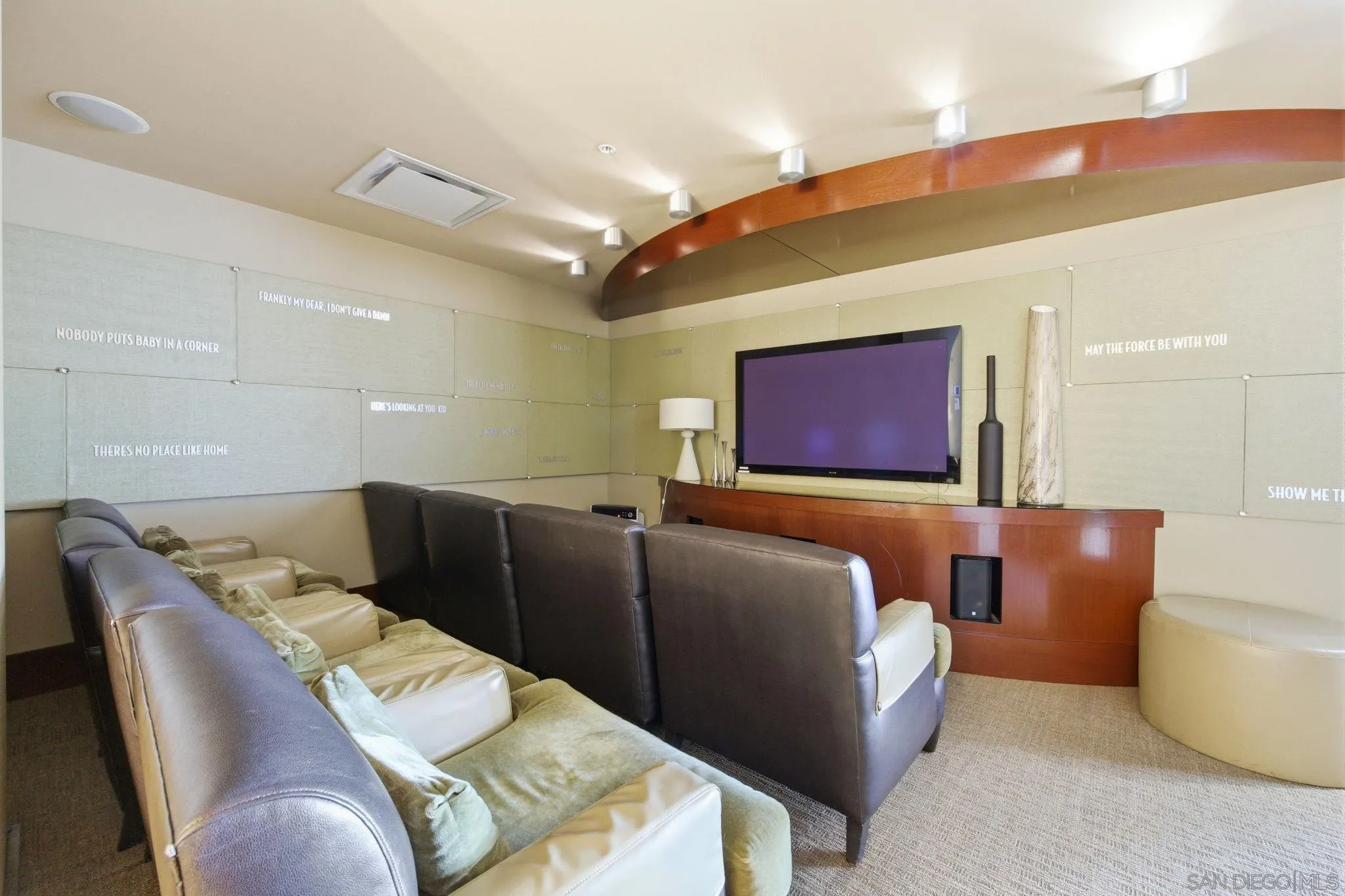 https://cdn.realtyfeed.com/cdn/127/260015632/0fb6cc6a042856c5ca87b1c9ef2848a7.webp