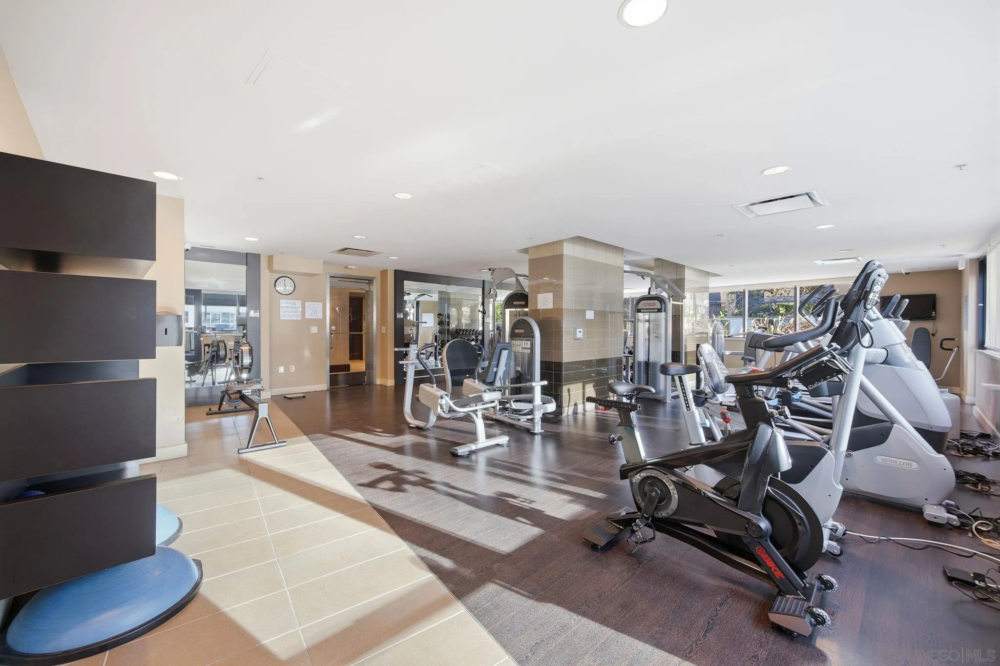 https://cdn.realtyfeed.com/cdn/127/260015632/1bb74573f138d57a44846428ee6821a0.webp