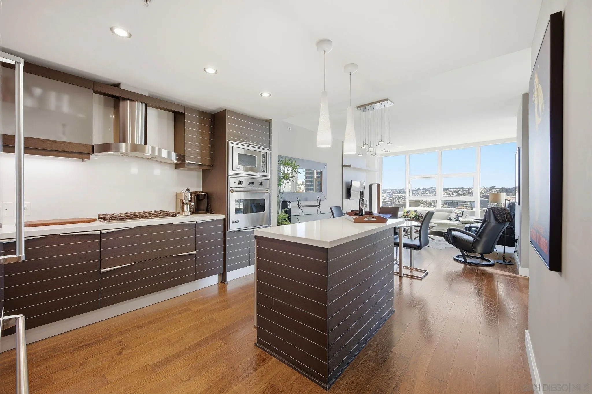 https://cdn.realtyfeed.com/cdn/127/260015632/26a9cad42e01845ce98cd06753c56475.webp