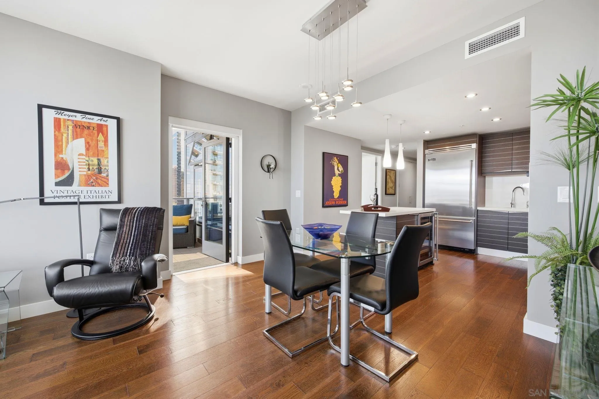 https://cdn.realtyfeed.com/cdn/127/260015632/46b7845448a746942ad7ed9f3a9bd102.webp