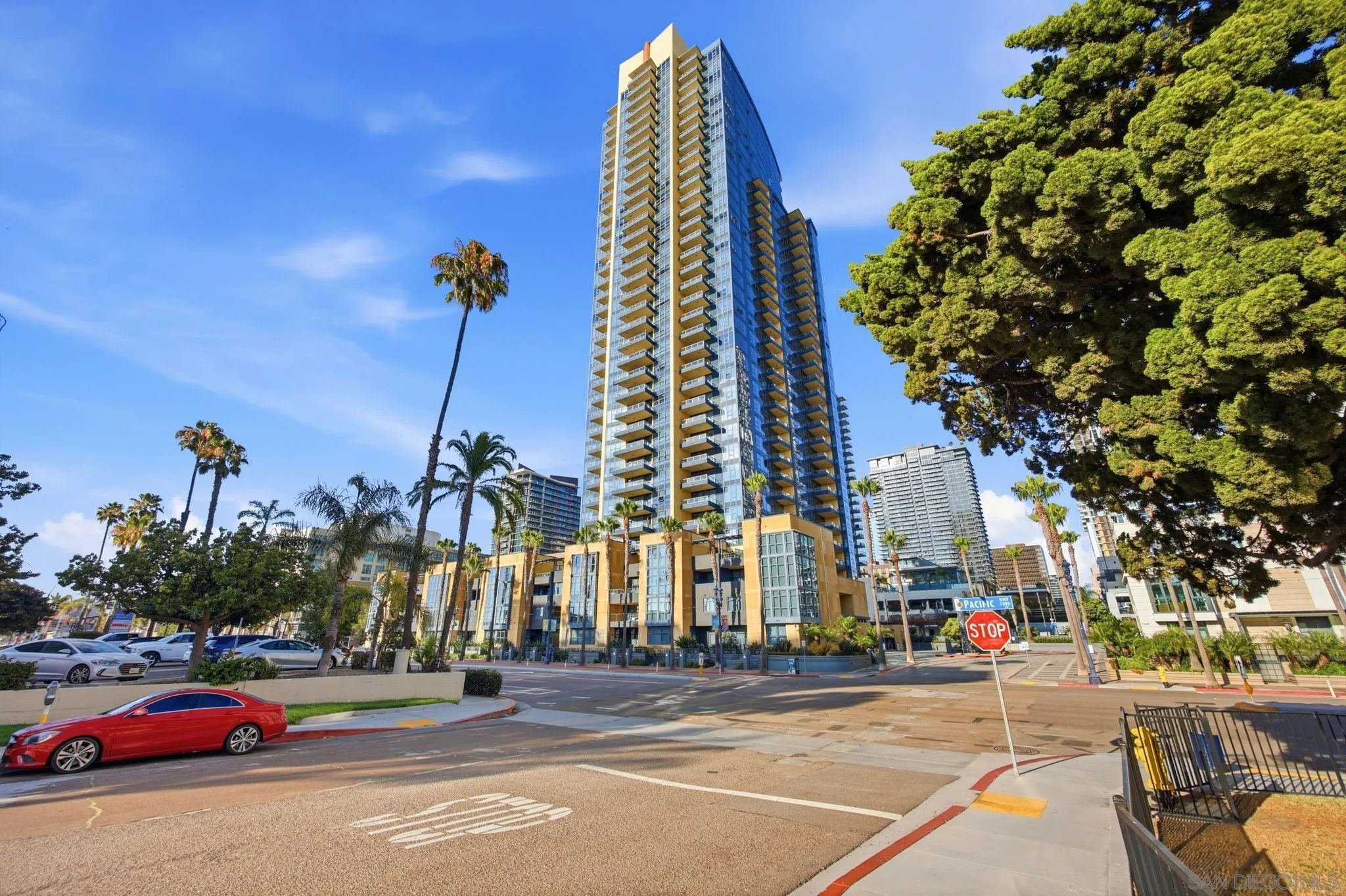 https://cdn.realtyfeed.com/cdn/127/260015632/62de799a3d3414f537110644694e881b.webp