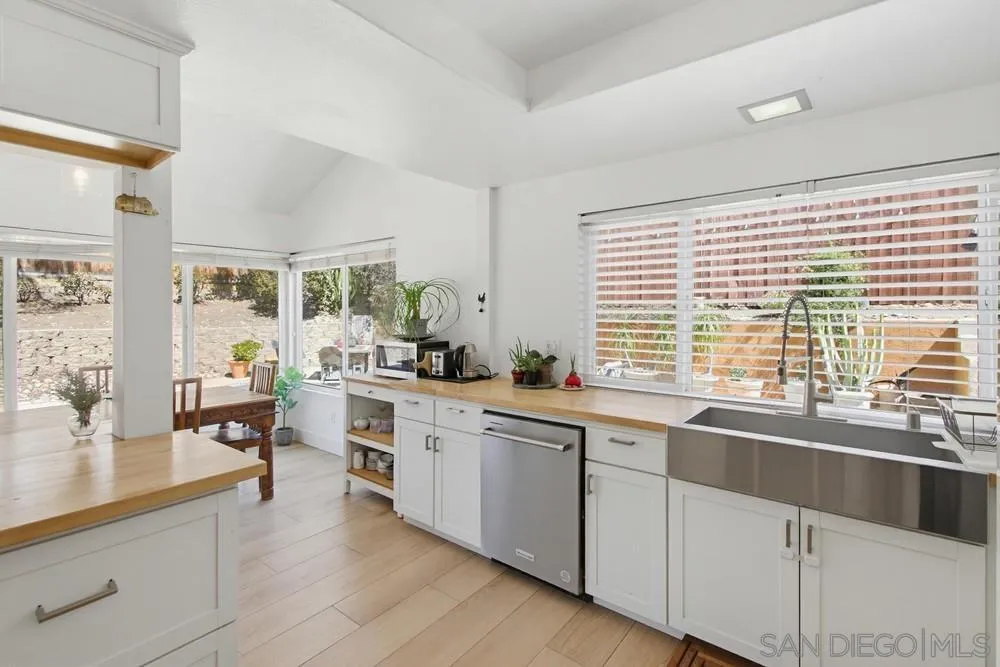 https://cdn.realtyfeed.com/cdn/127/260015634/29f1d3d8398c0fb8660213239cc307cf.webp