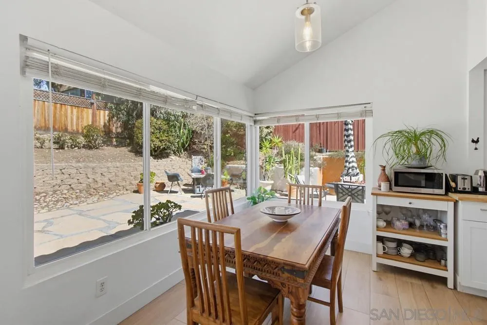 https://cdn.realtyfeed.com/cdn/127/260015634/8deaabacc3232f809e0f39f23d427ee7.webp