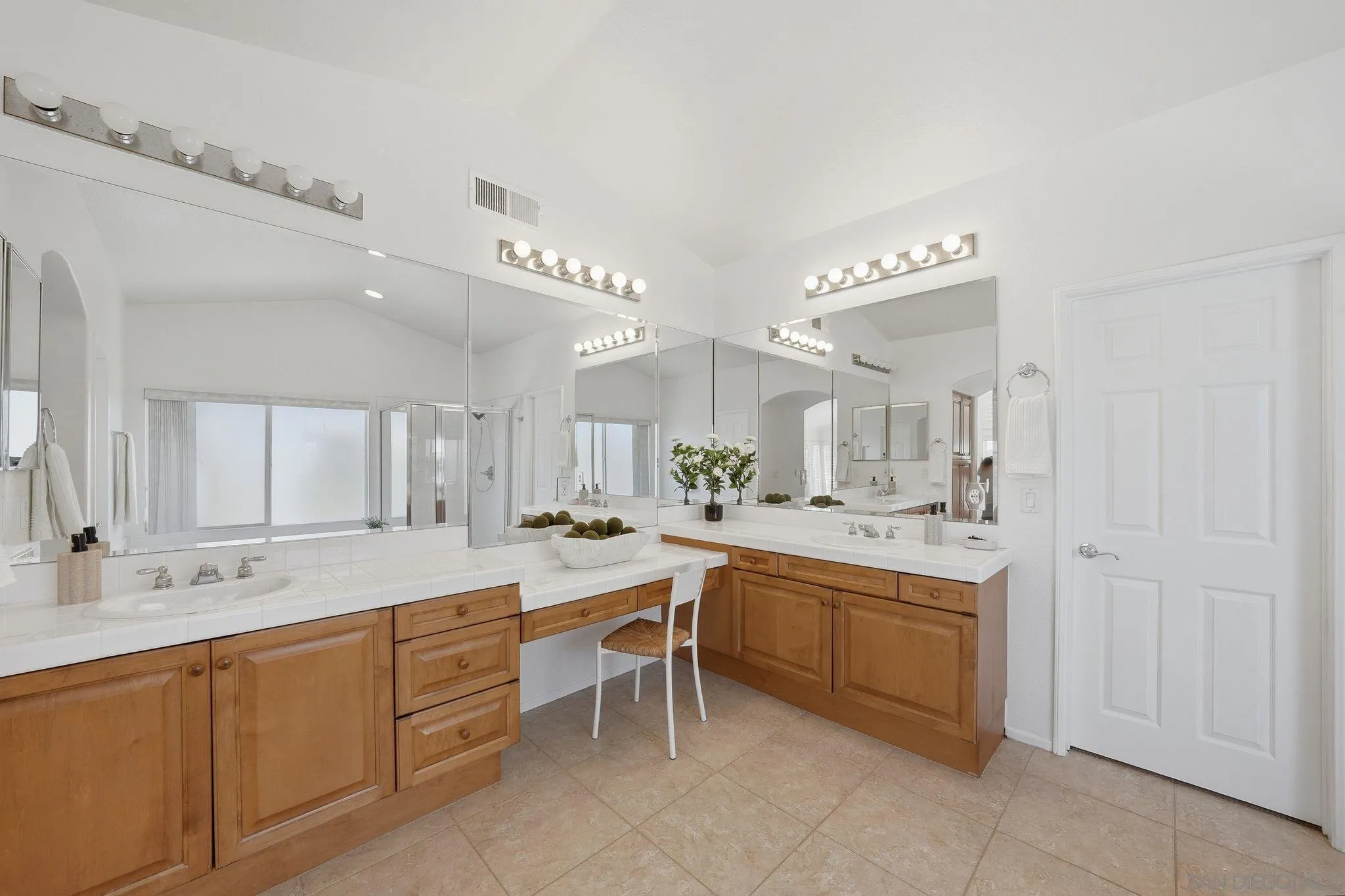 https://cdn.realtyfeed.com/cdn/127/260015635/0421ed2dcb6ddff6db6941e9605adb59.webp