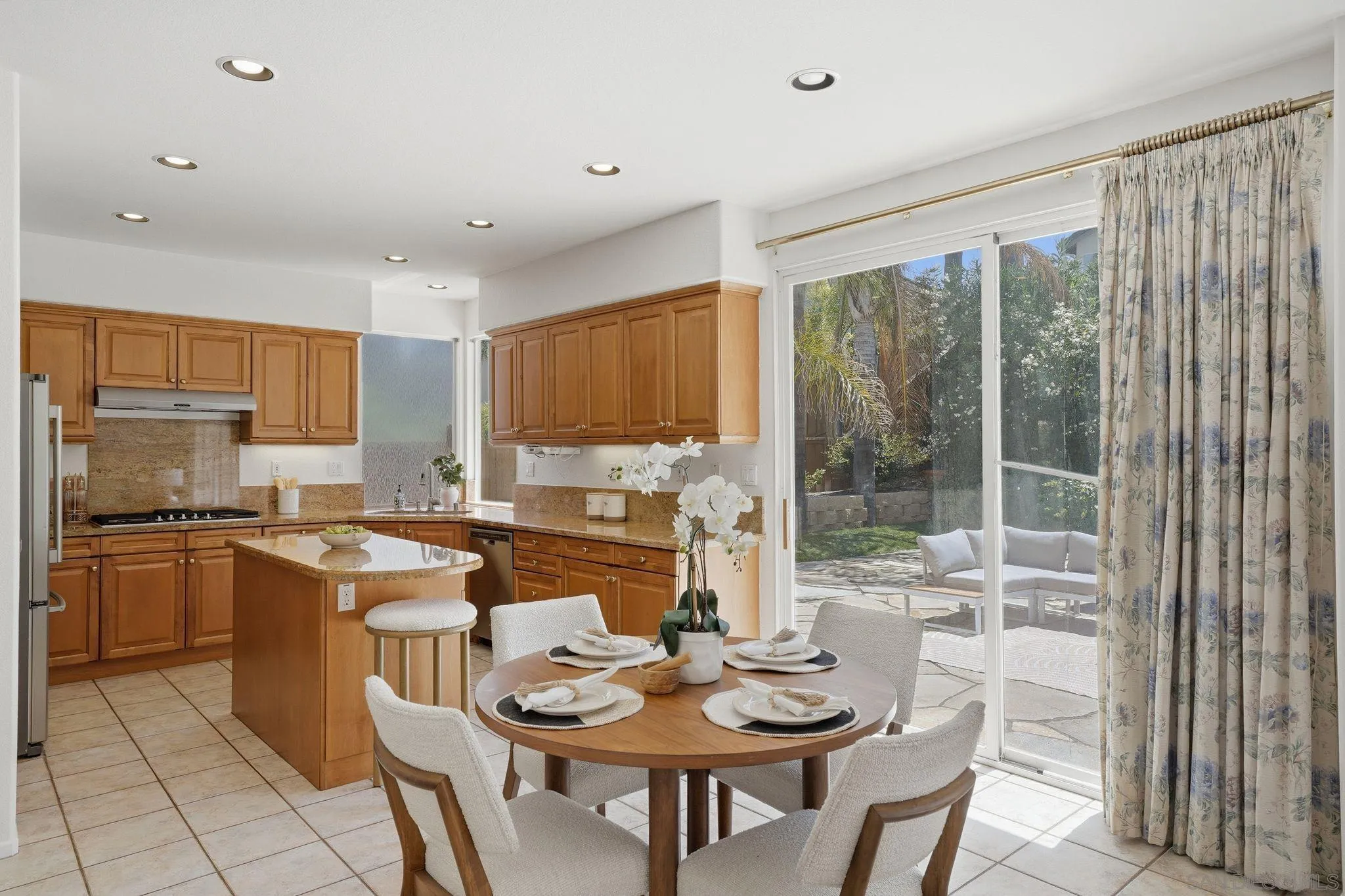 https://cdn.realtyfeed.com/cdn/127/260015635/1317b3a7ed91d14f953e2aedc1fffdb9.webp