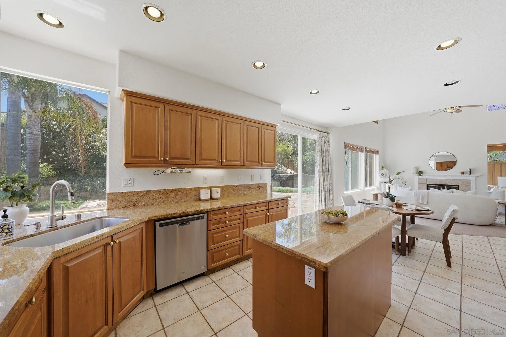 https://cdn.realtyfeed.com/cdn/127/260015635/499424ab90e30f26e222a29979d453d1.webp