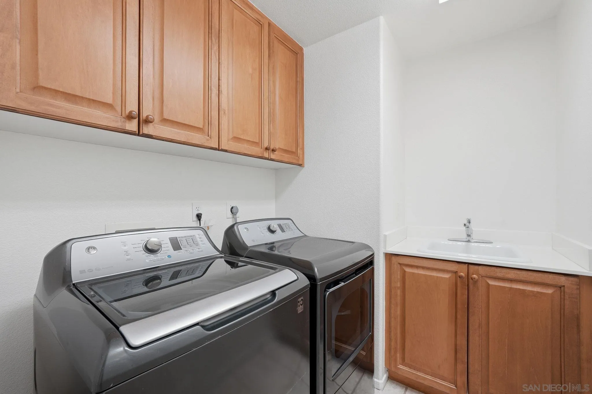 https://cdn.realtyfeed.com/cdn/127/260015635/65f21d4e31475266834d31cee01c3df3.webp