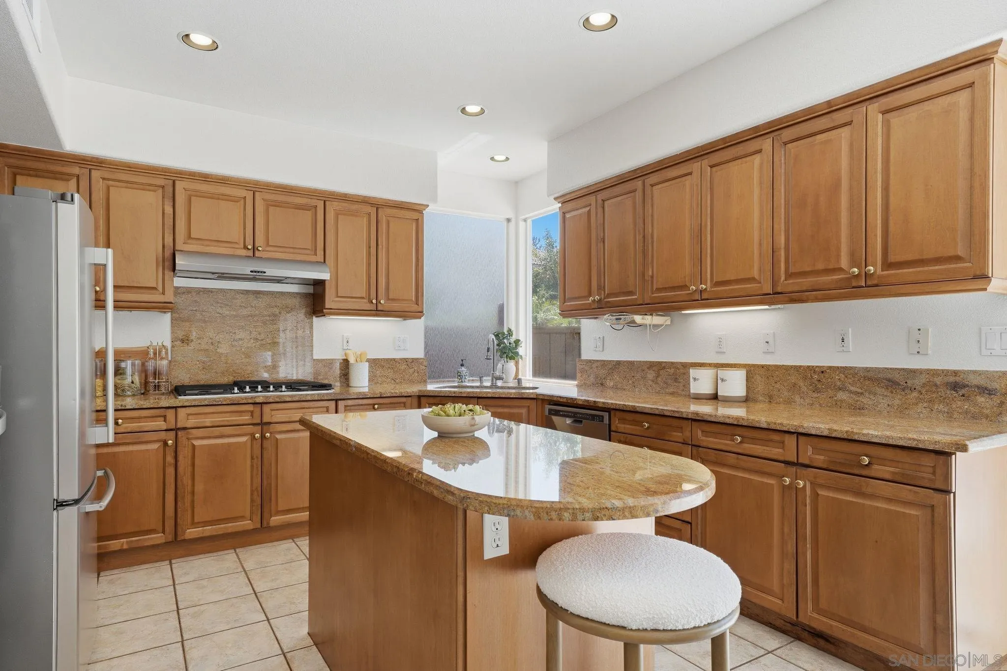 https://cdn.realtyfeed.com/cdn/127/260015635/91d49736e655751a2a2f5c8e4edba981.webp