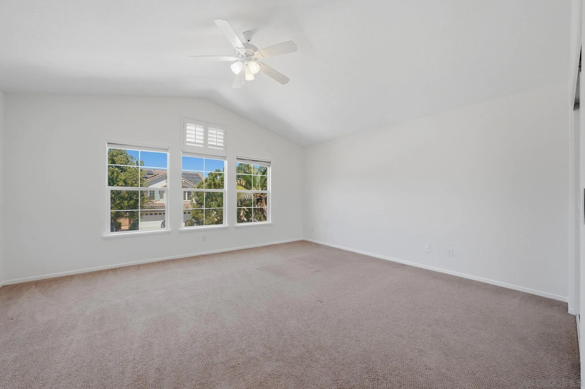 https://cdn.realtyfeed.com/cdn/127/260015635/9adcee69337564cade73b40b195ab031.webp