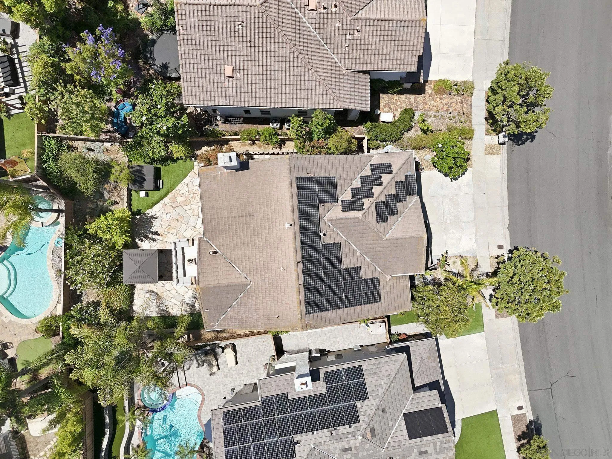 https://cdn.realtyfeed.com/cdn/127/260015635/a0bda8039eb44825297783b7246a32df.webp