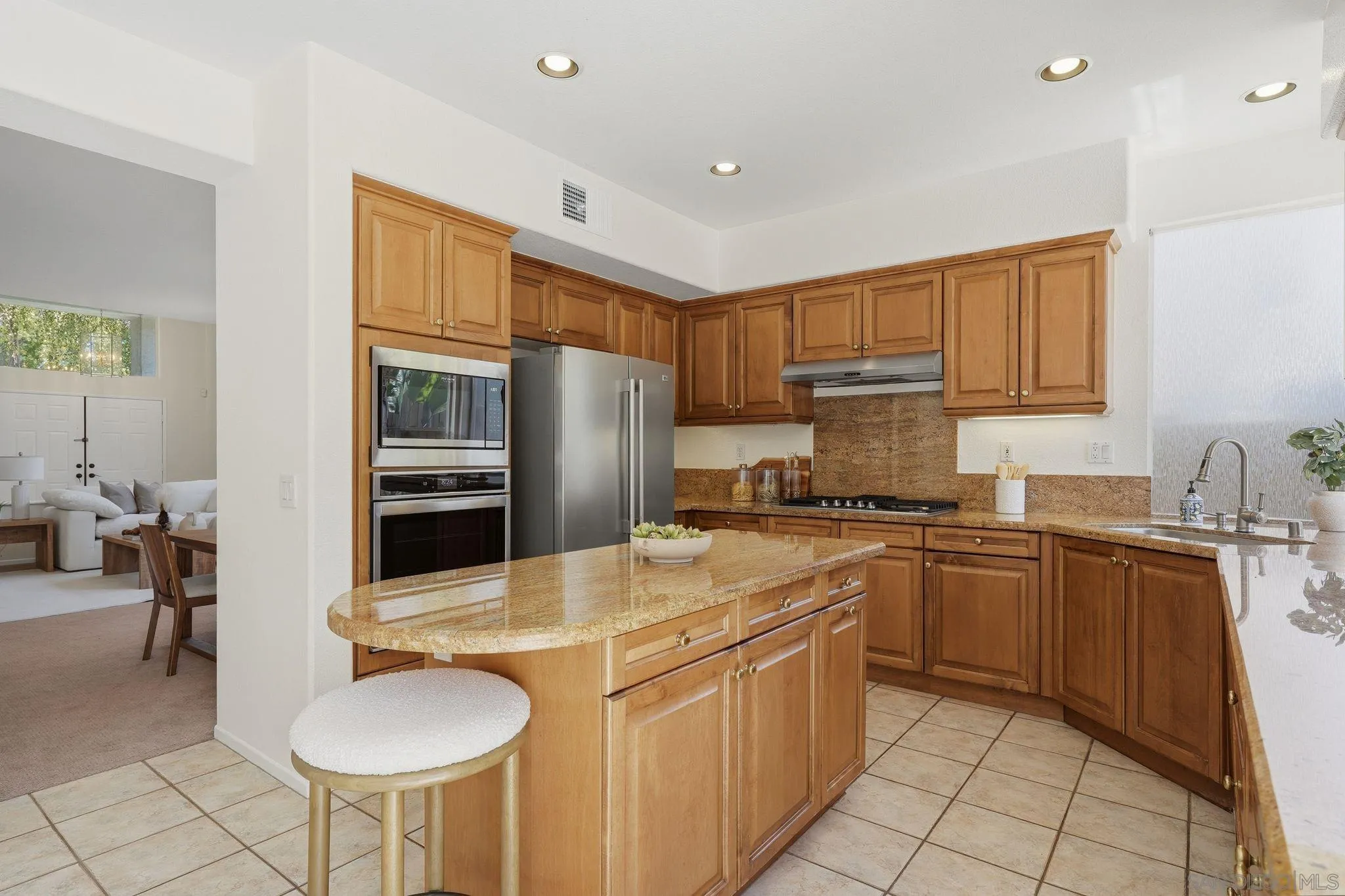 https://cdn.realtyfeed.com/cdn/127/260015635/a298d4960355d3a36312eac76b233dd1.webp