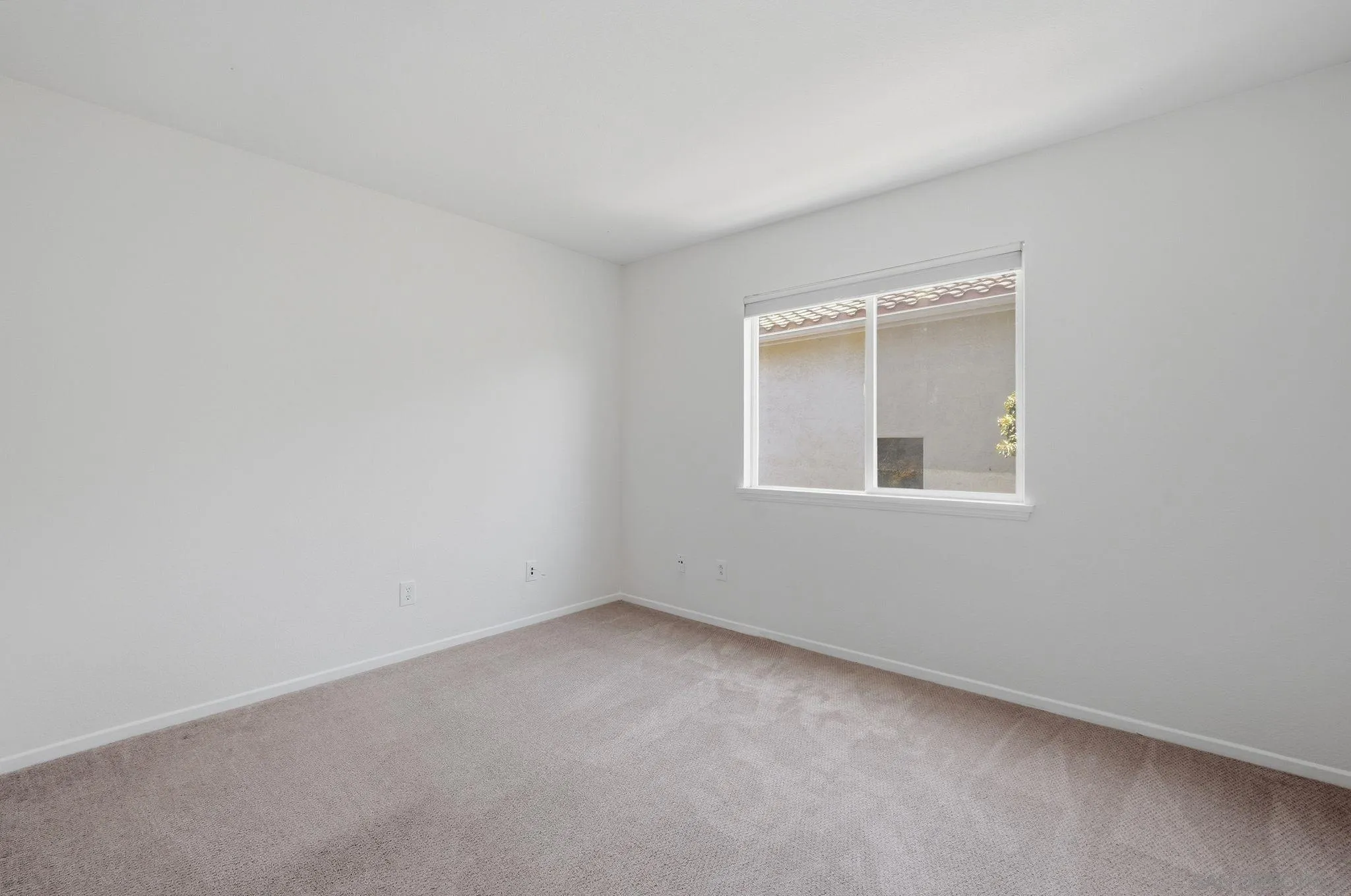 https://cdn.realtyfeed.com/cdn/127/260015635/c44c46d96672d23135cdcccd8d73fdd1.webp