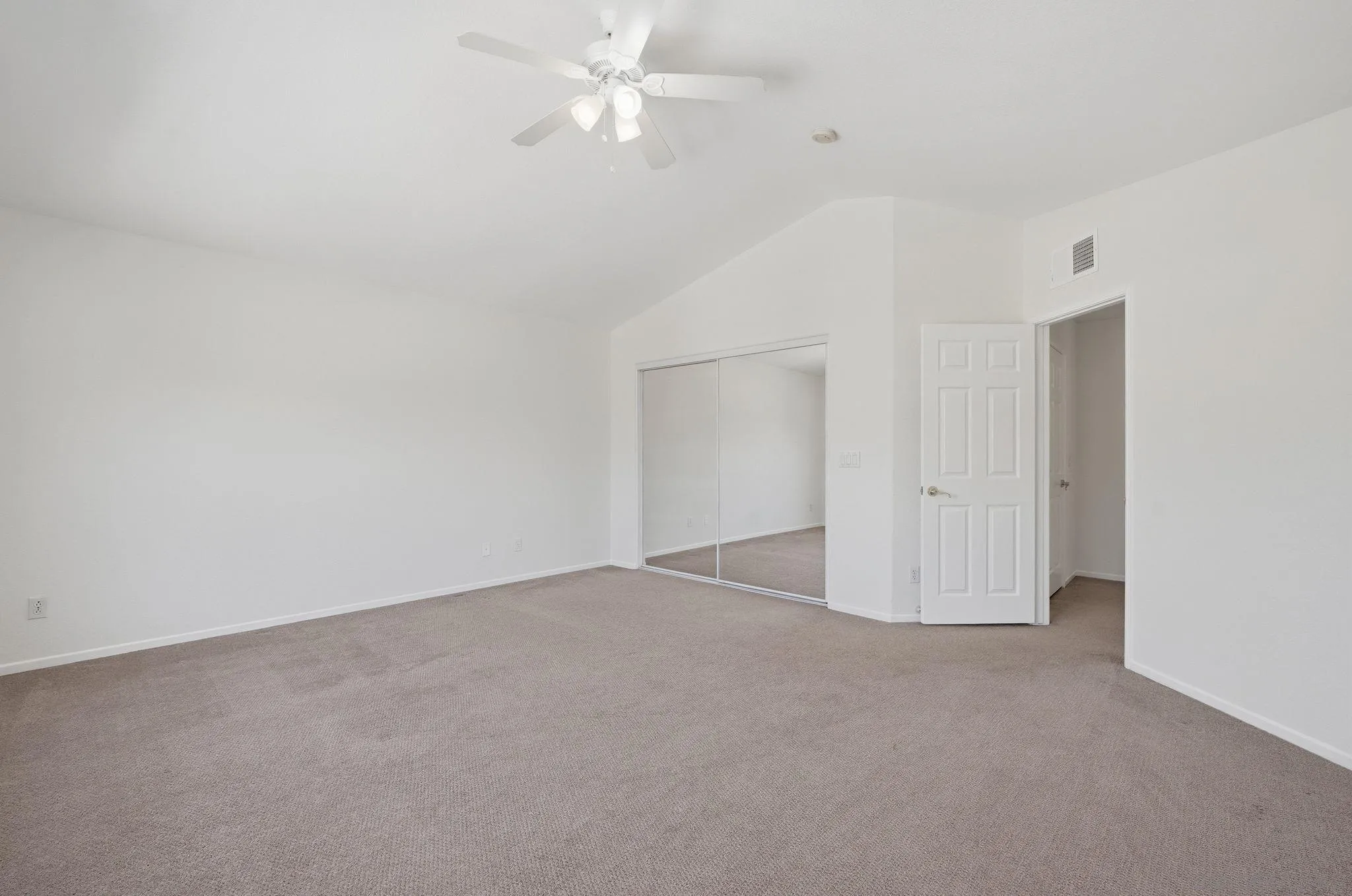 https://cdn.realtyfeed.com/cdn/127/260015635/cf32460d3db0e4b0009d38b7acd4da6a.webp