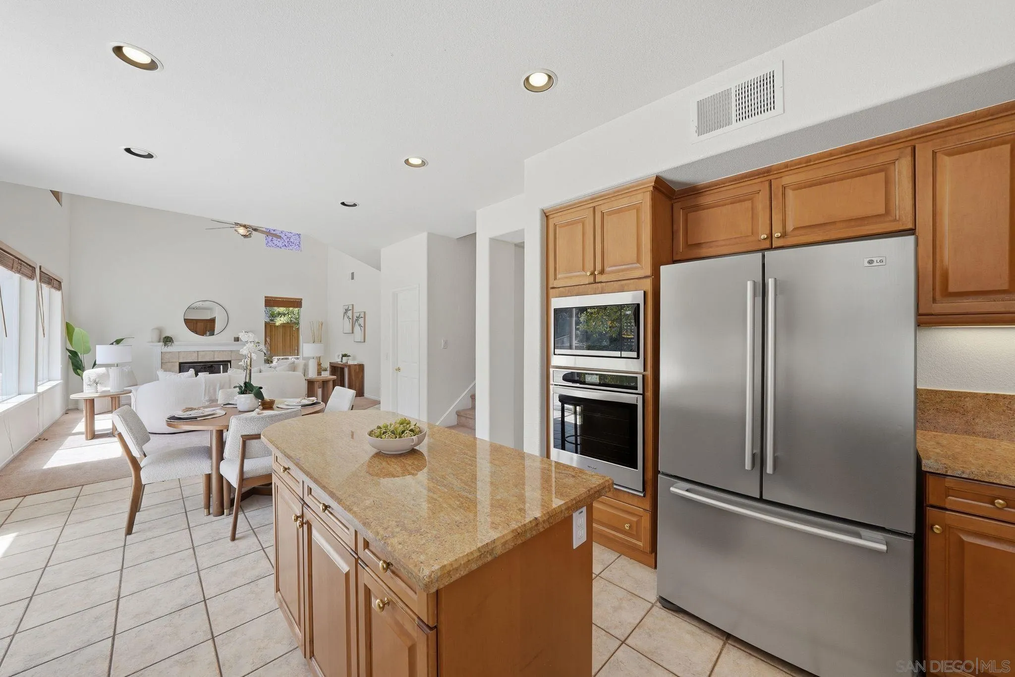 https://cdn.realtyfeed.com/cdn/127/260015635/d3b34bde3093094a5a497d55c37901c9.webp